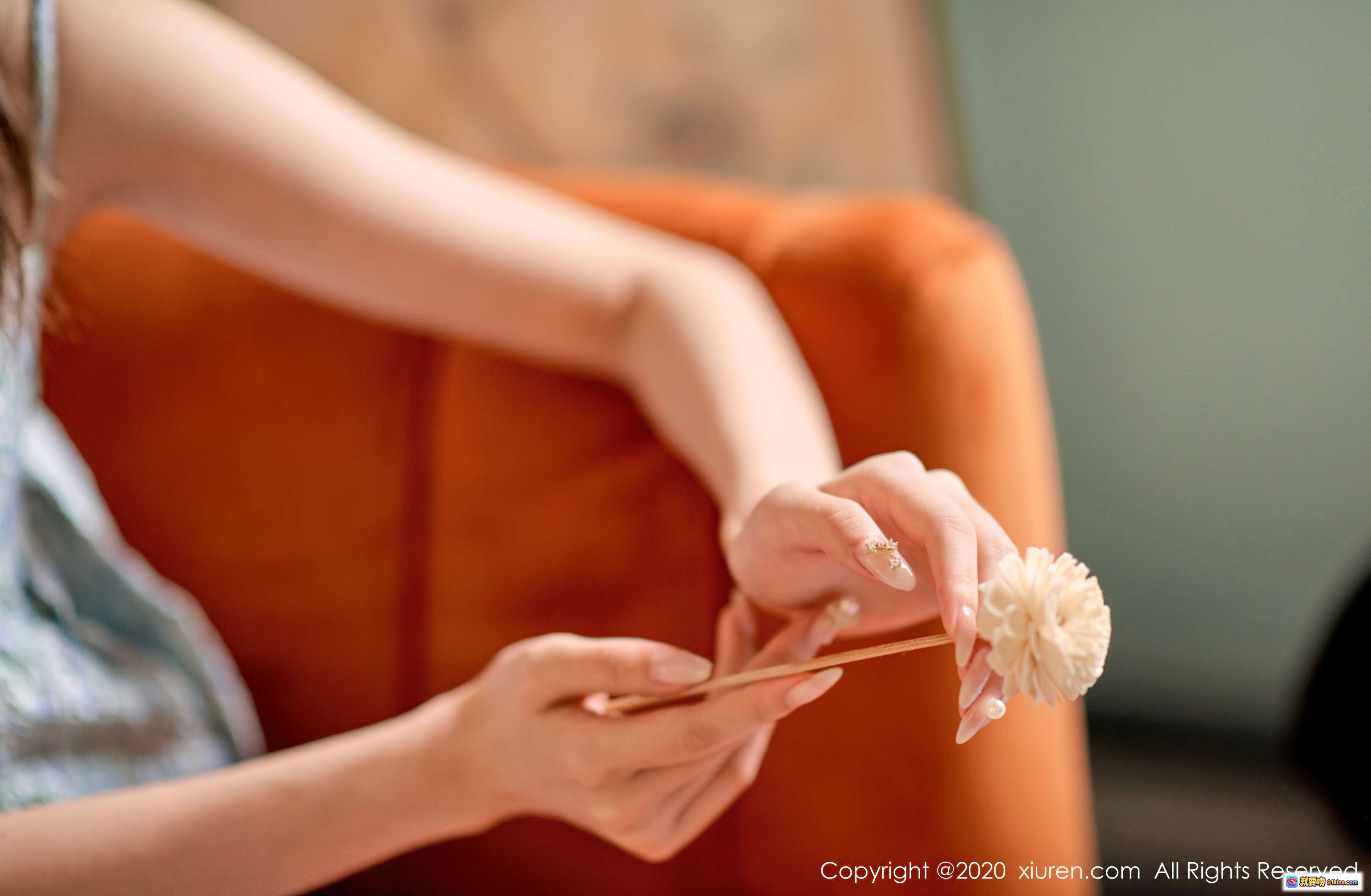 图片[7] - 蕾丝长袜美腿特写｜橙色沙发优雅坐姿｜精致花纹背景｜秀人网2020写真集 VOL.2533 尤其 - 就要吻