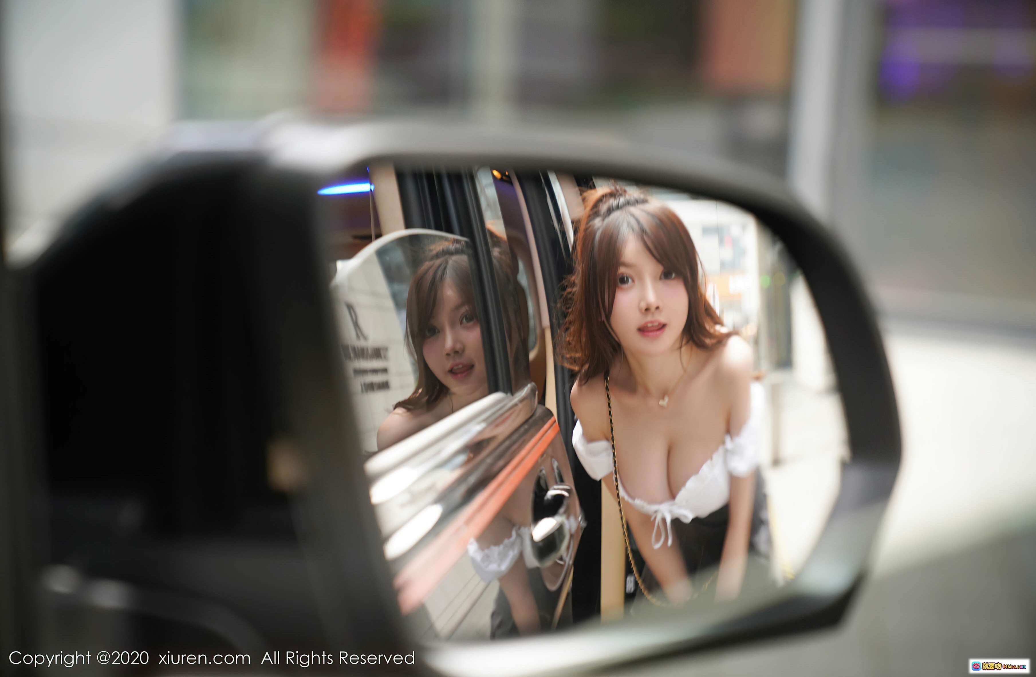 图片[3] - 童颜巨乳糯美子车内写真 白色露肩上衣搭配短裙 丝袜美腿诱惑 秀人网2020精选高清图集 - 就要吻