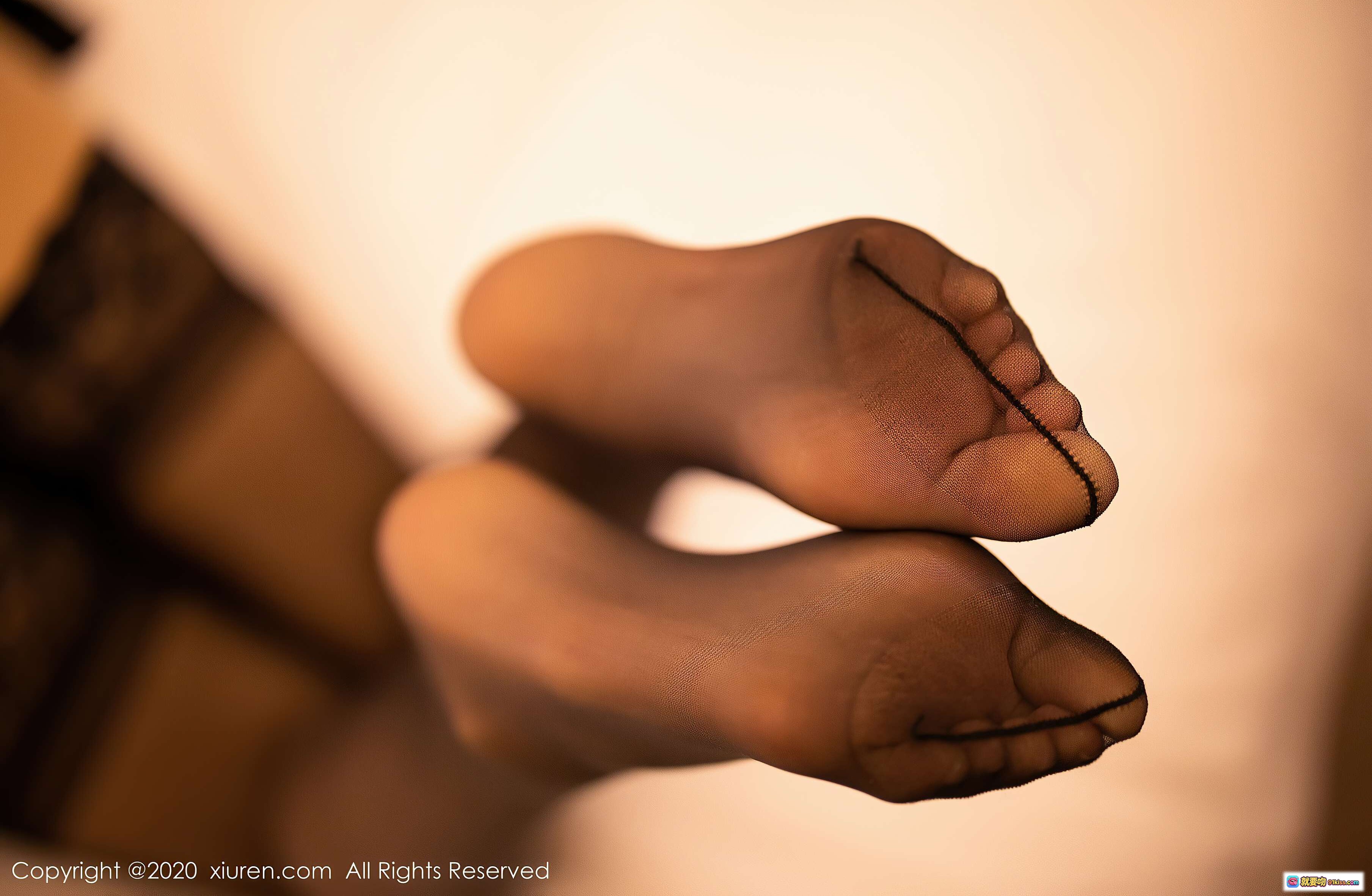 图片[8] - XIUREN秀人网2020.07.15 No.2331 baby_柒 黑丝蕾丝内衣美臀写真 优雅侧身楼梯扶手私房摄影 - 就要吻