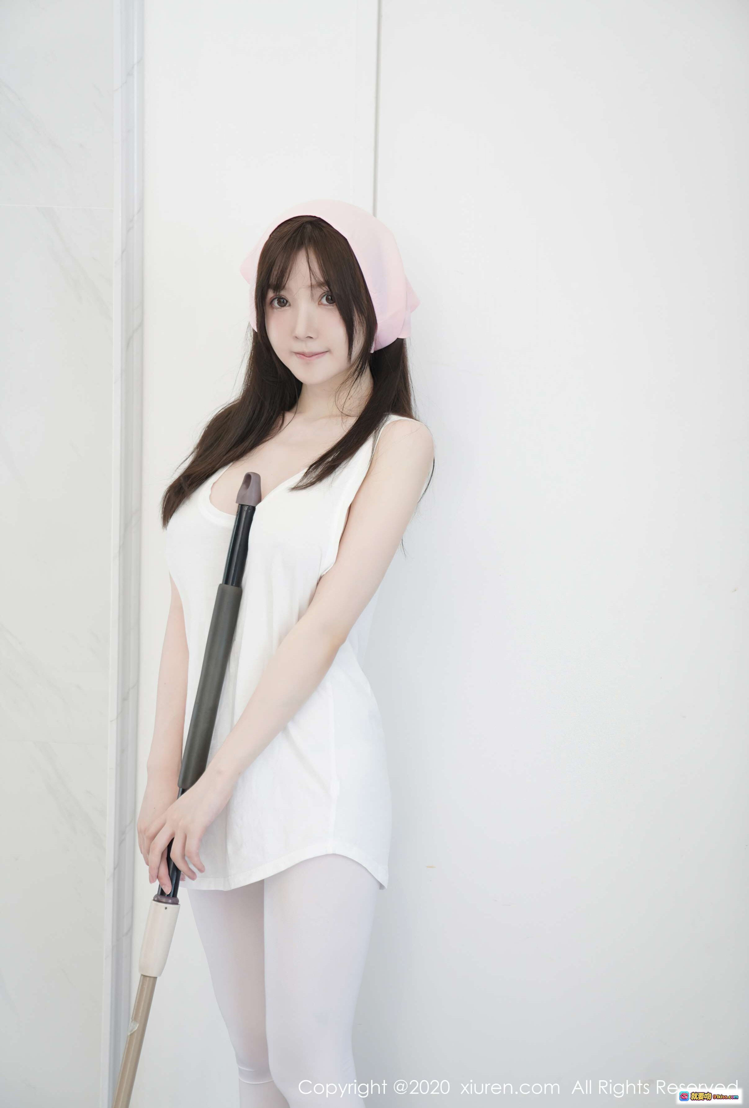 图片[7] - 糯美子Mini白色吊带裙配丝袜居家写真 – XIUREN秀人网2020.09.14 VOL.2557高清美图 - 就要吻