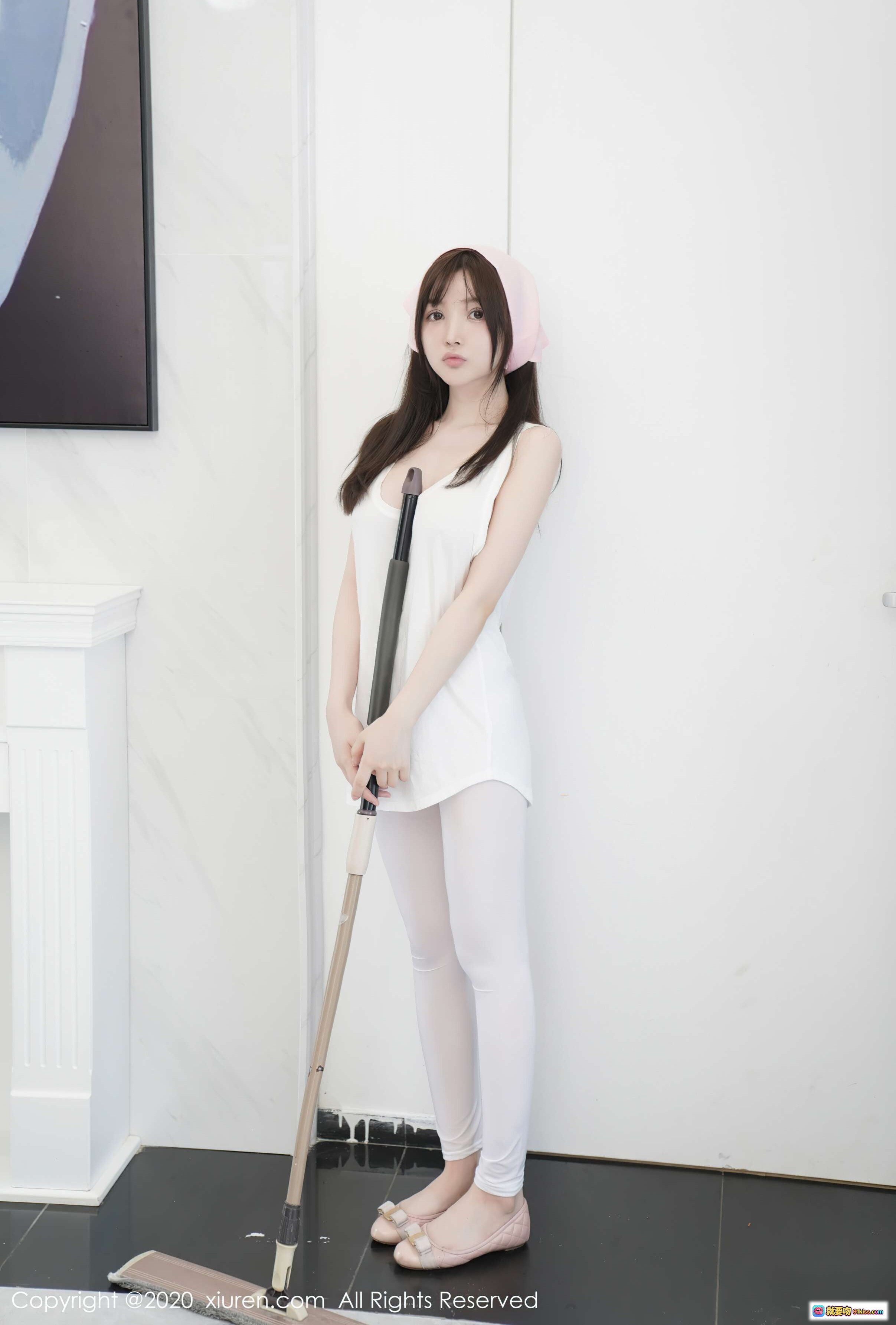 图片[6] - 糯美子Mini白色吊带裙配丝袜居家写真 – XIUREN秀人网2020.09.14 VOL.2557高清美图 - 就要吻