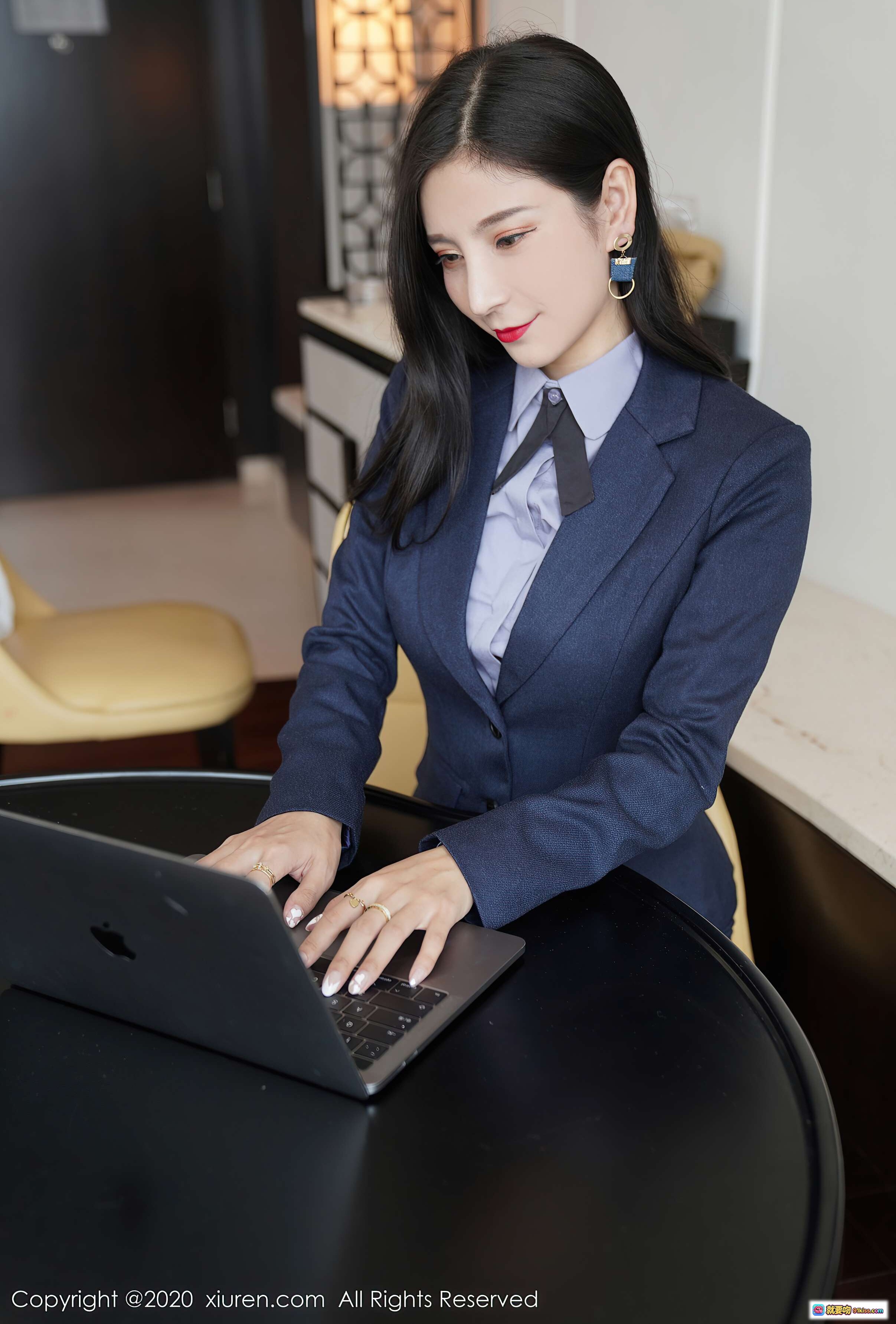 图片[6] - 小蛮妖Yummy职场OL风深蓝西装套装搭配肉色丝袜高跟鞋优雅坐姿写真 – XIUREN秀人网2020.11.24 VOL.2816 - 就要吻