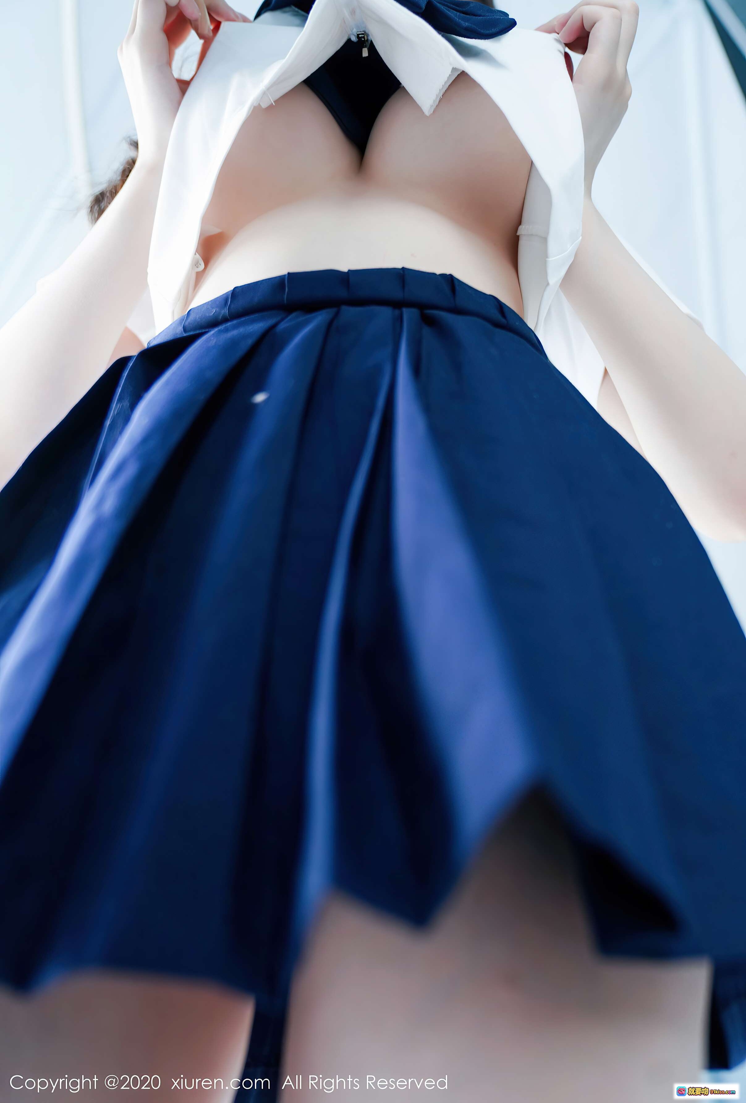 图片[3] - 糯美子MINI校服写真｜清纯少女白椅坐姿｜秀人网2020.10.09 VOL.2629｜蓝白水手服甜美风 - 就要吻