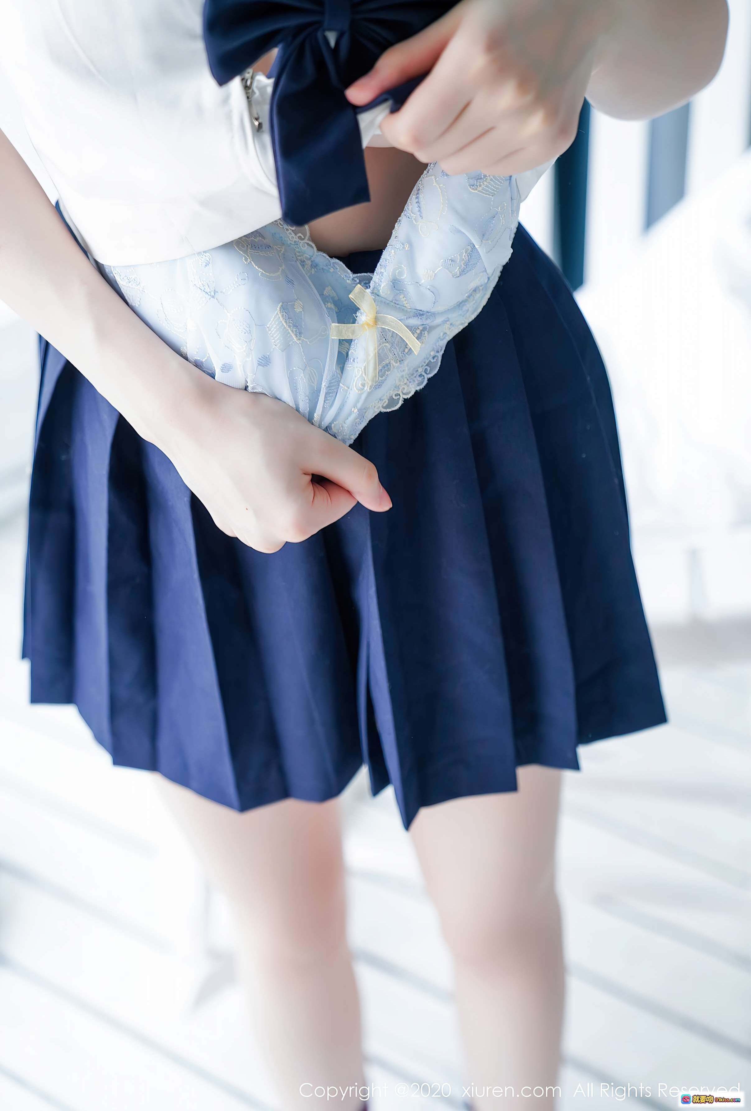 图片[7] - 糯美子MINI校服写真｜清纯少女白椅坐姿｜秀人网2020.10.09 VOL.2629｜蓝白水手服甜美风 - 就要吻