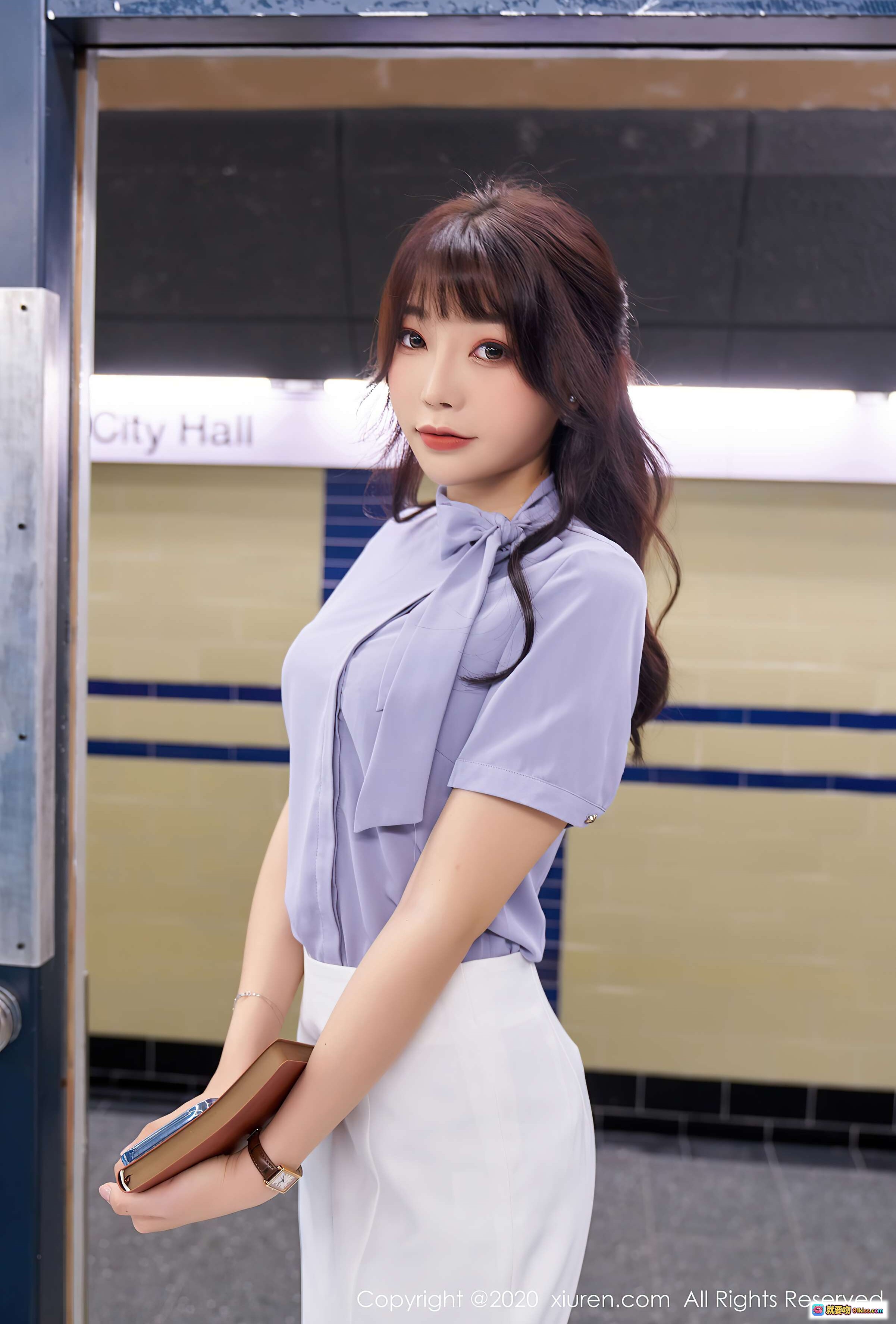 图片[9] - 芝芝Booty地铁写真｜紫色短袖白裙美臀坐姿｜秀人网2020.11.27 VOL.2834高清图集 - 就要吻