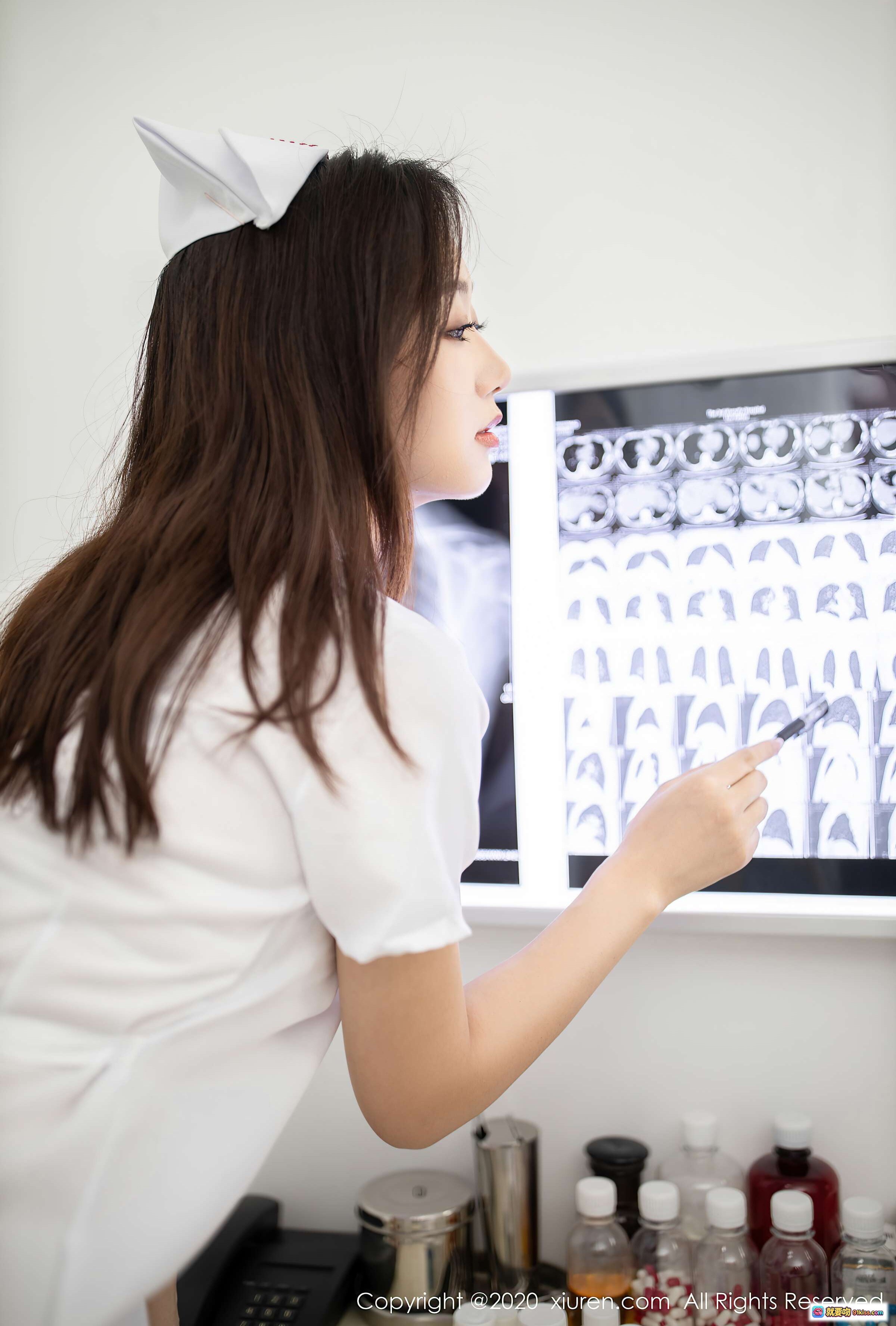 图片[7] - 唐安琪护士装写真｜白裙高跟美腿｜医疗场景性感诱惑｜XIUREN秀人网2020.12.14 VOL.2893 - 就要吻