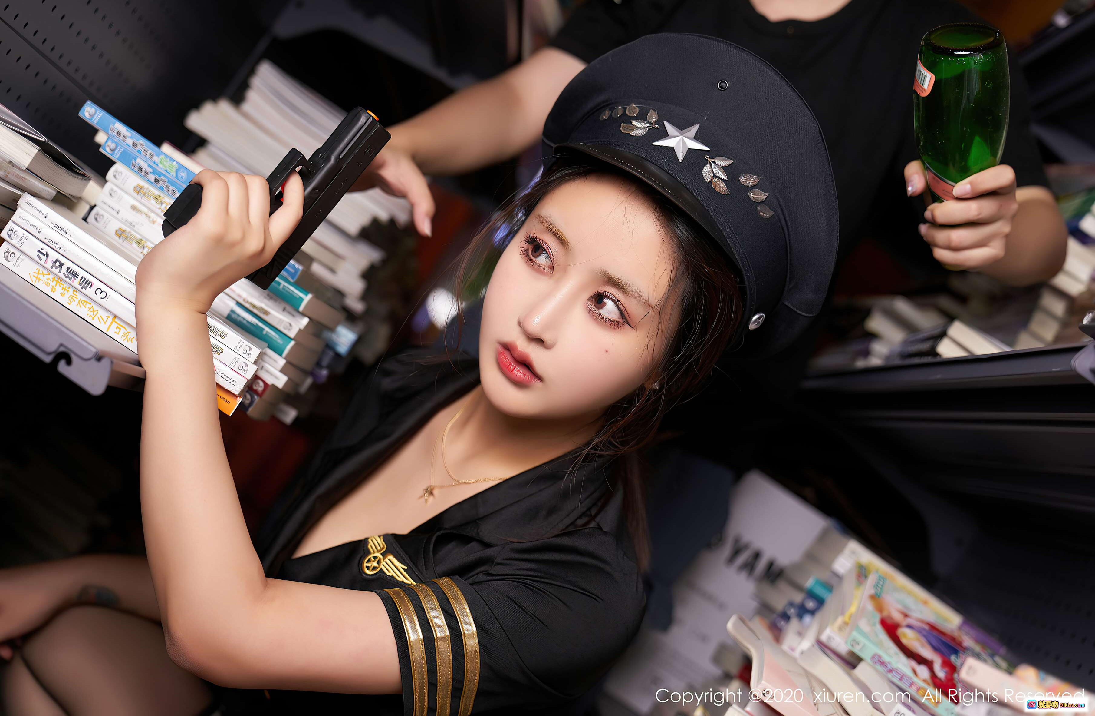 图片[4] - 林子欣Freya警服造型黑丝豹纹吊袜带写真 | XIUREN秀人网2020.11.13 VOL.2782高清美图 - 就要吻