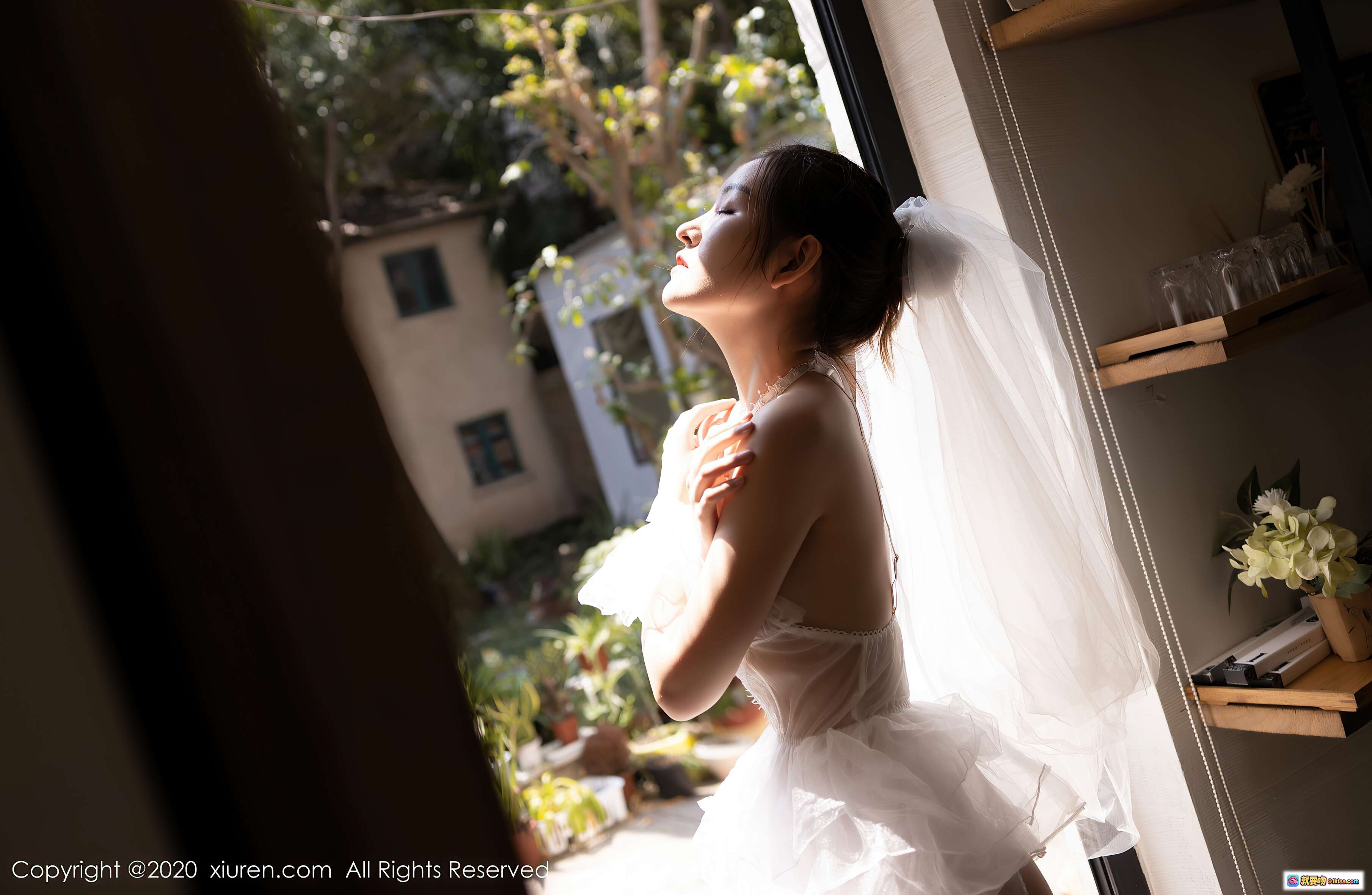 图片[1] - 沈梦瑶婚纱写真｜窗边逆光唯美新娘造型｜秀人网2020.10.28 VOL.2706高清图集 - 就要吻