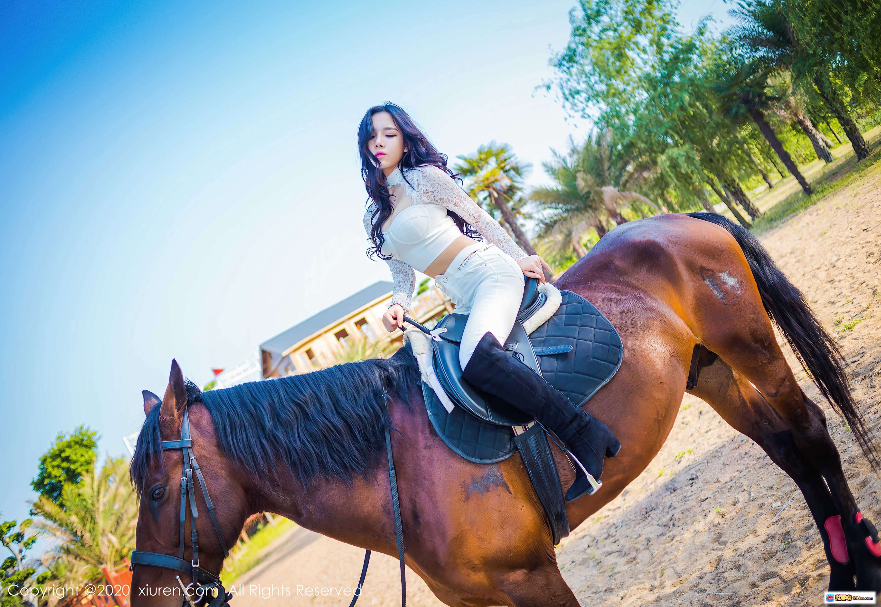 图片[8] - 夏雪爱校园风写真 | 白衬衫格子裙少女 | 户外木廊自然光拍摄 | 秀人网2020.07.29 No.2380 - 就要吻