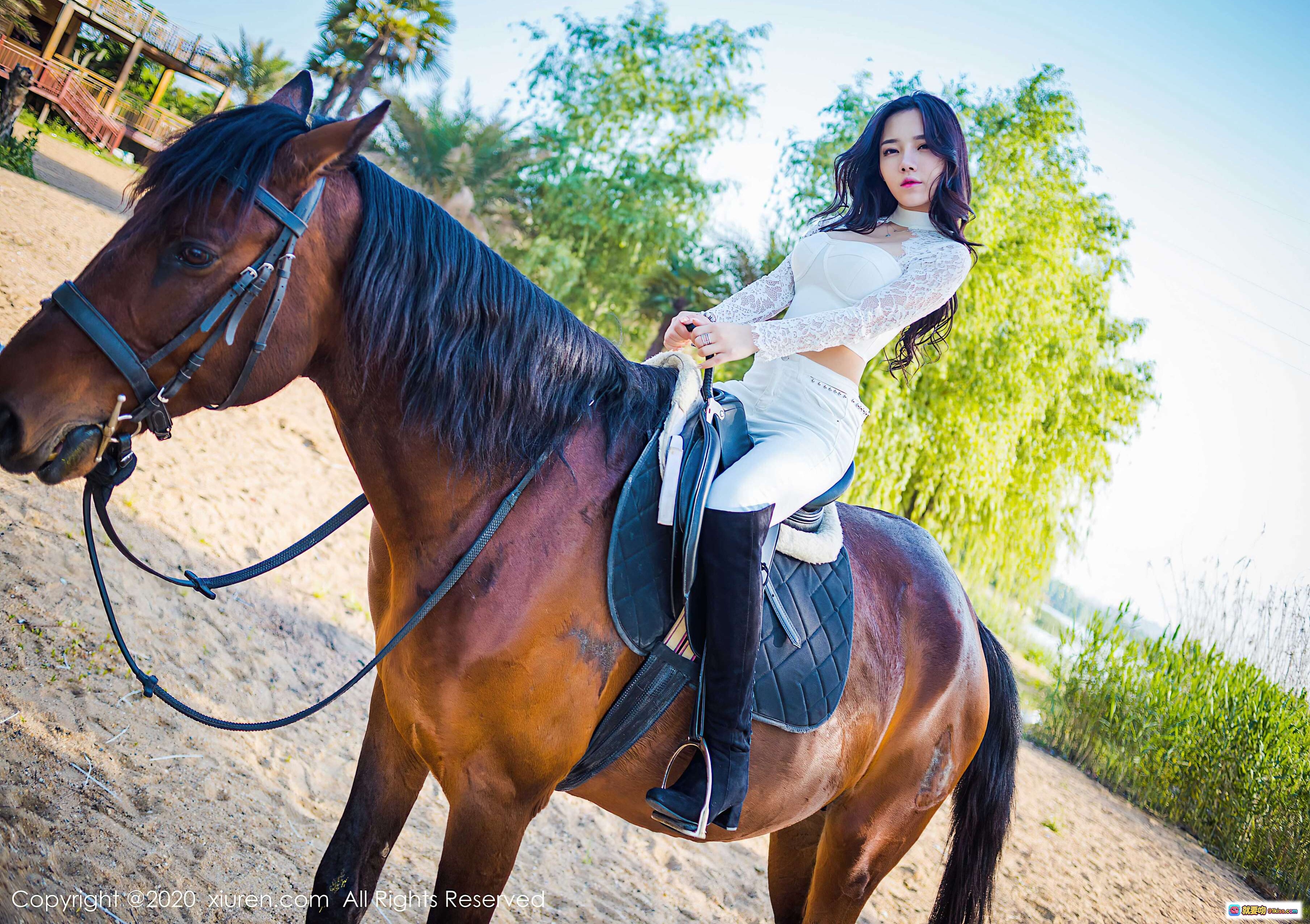 图片[5] - 夏雪爱校园风写真 | 白衬衫格子裙少女 | 户外木廊自然光拍摄 | 秀人网2020.07.29 No.2380 - 就要吻