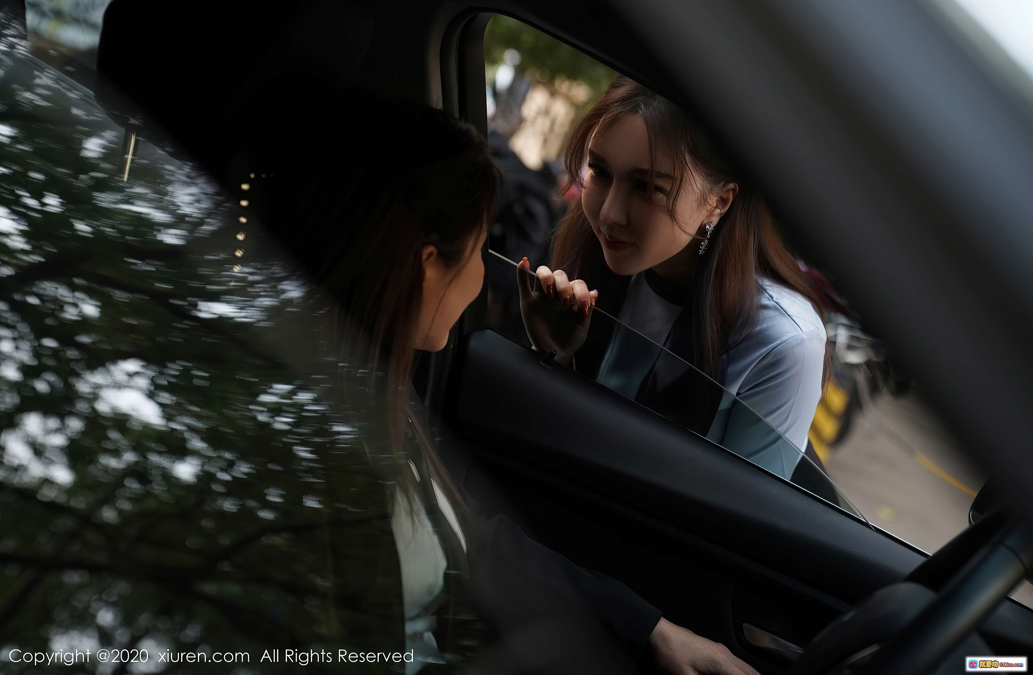 图片[1] - 沈欢欣车内写真 | XIUREN秀人网2020.11.30 VOL.2836 | 优雅气质美女 | 车窗互动特写 | 高清私房摄影 | 精致妆容长发 | 都市街拍氛围感 - 就要吻