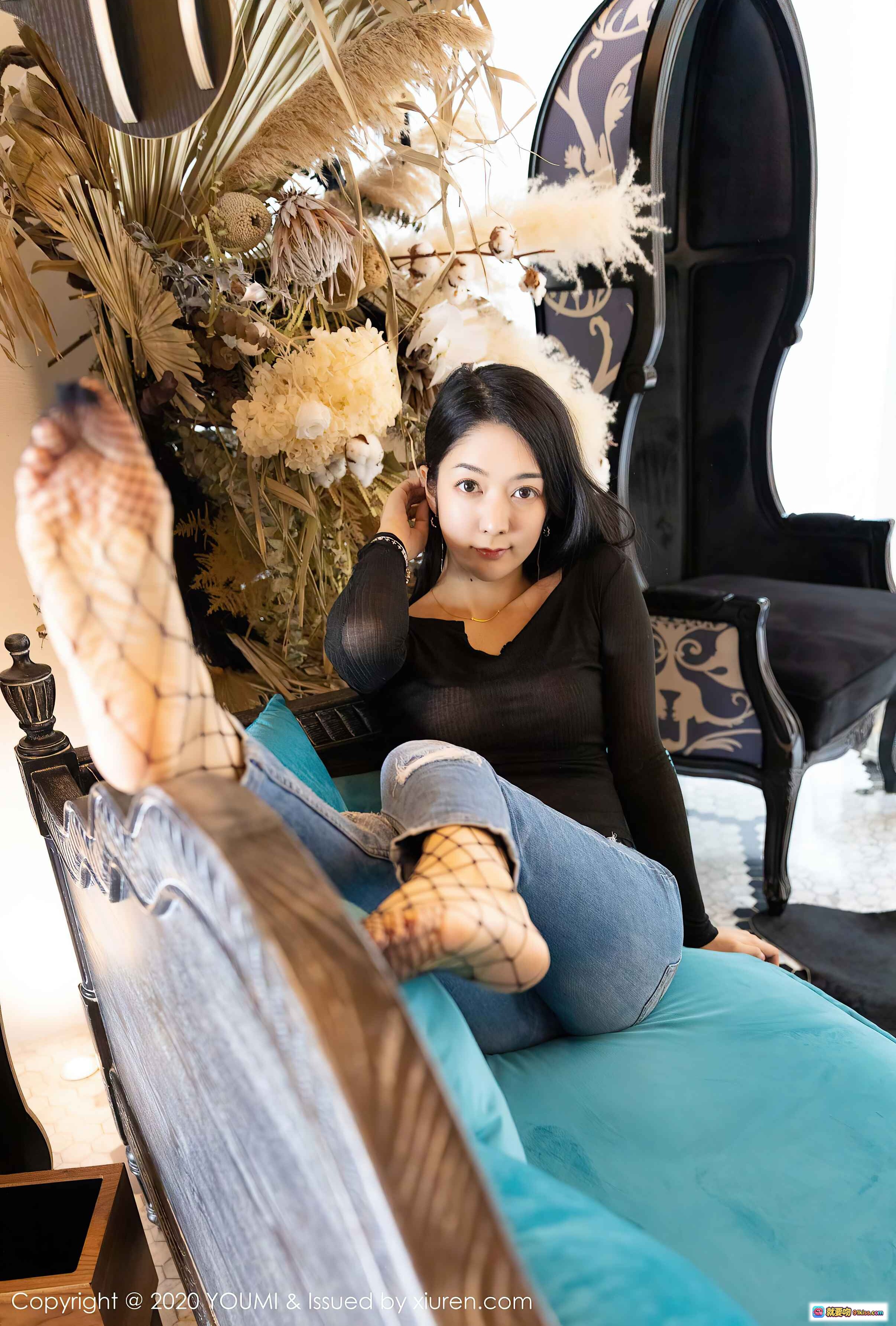 图片[2] - YOUMI尤蜜荟Angela小热巴2020.08.18 VOL.509 穿黑色长袖上衣+蓝色紧身牛仔裤+高跟鞋 背影街拍写真 82P714MB - 就要吻