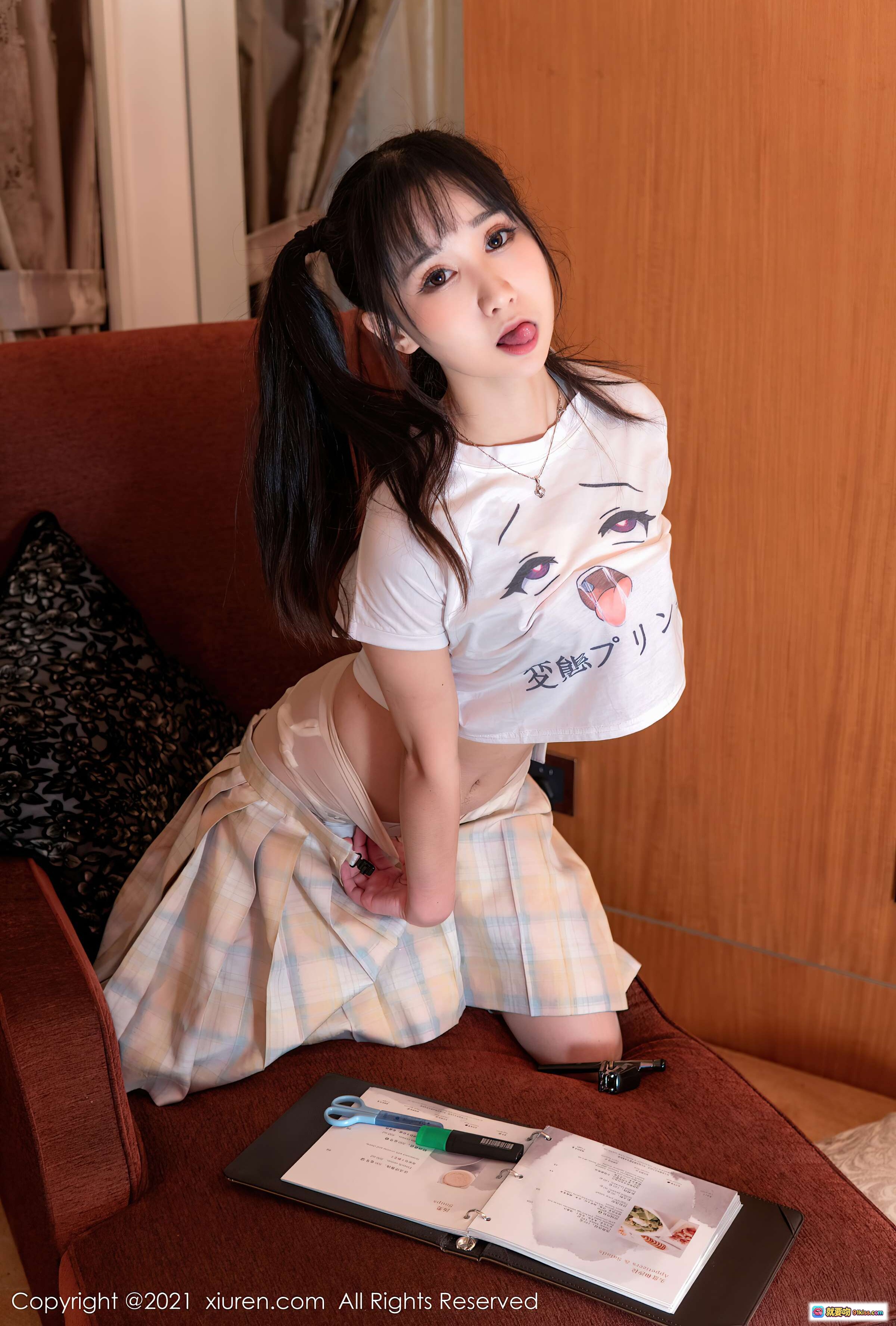 图片[7] - 小果冻儿性感写真 | 白色短T格子裙露脐造型 | 秀人网2021.02.02 VOL.3070 | 室内沙发私房风 | 双马尾少女诱惑 - 就要吻