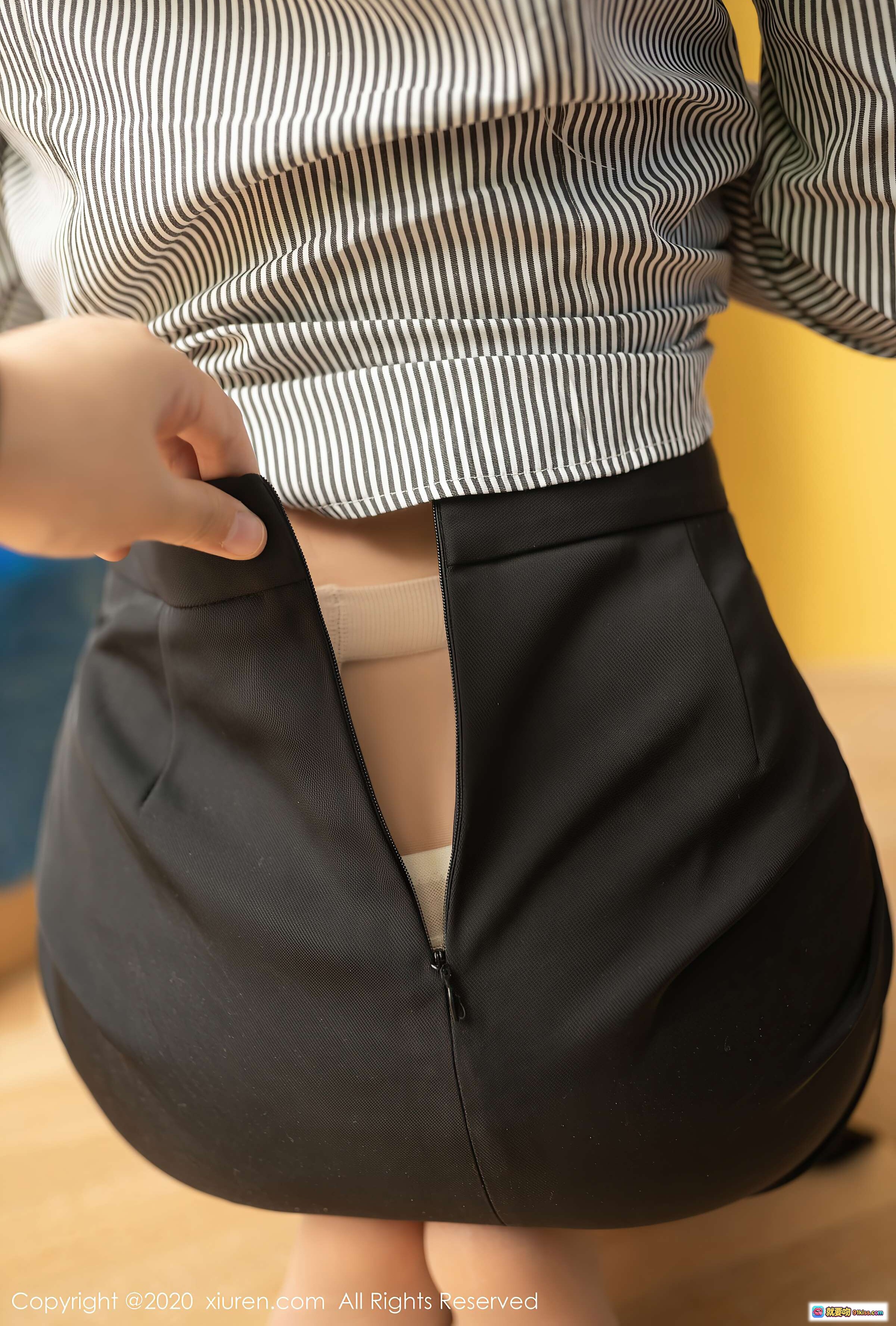 图片[6] - 陈小喵条纹衬衫黑丝美腿坐姿写真 – XIUREN秀人网2020.12.15 VOL.2900高清图集 - 就要吻