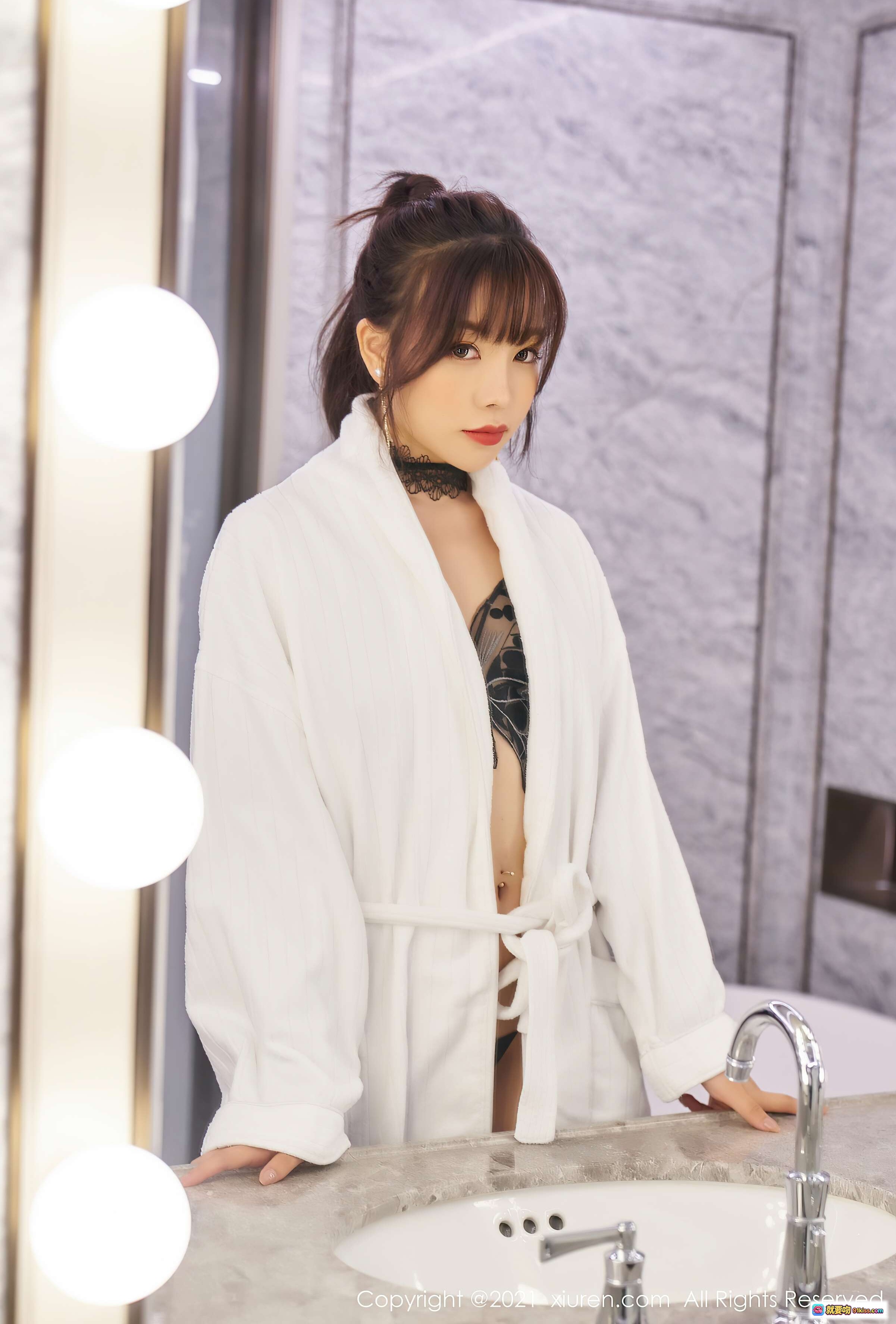 图片[8] - 芝芝Booty性感写真｜白色浴袍+黑丝长靴｜浴室大理石地板私房美图｜XIUREN秀人网VOL.3016 - 就要吻