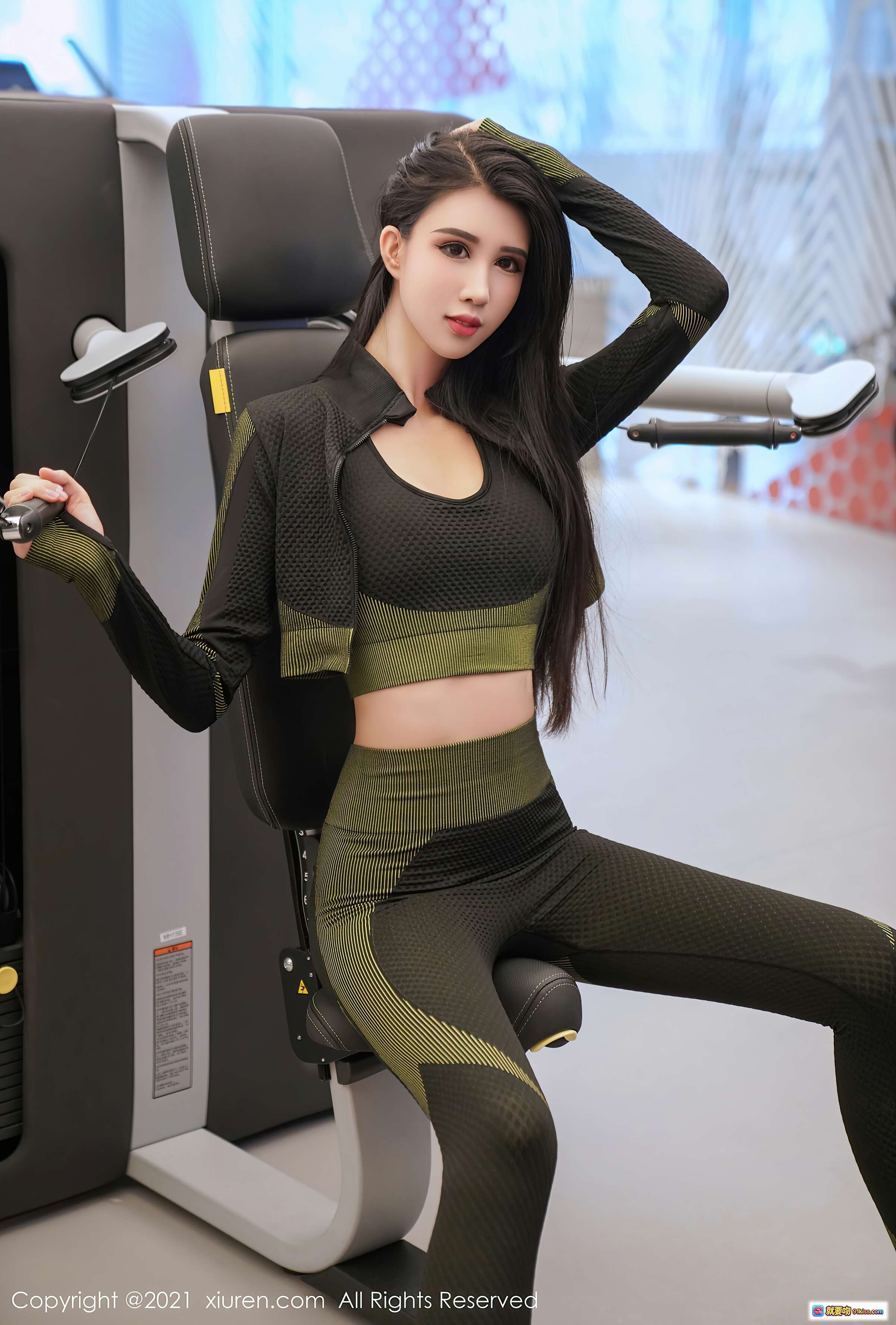 图片[8] - 葛征184cm高挑身材健身房健身照｜黑色运动套装Technogym器械训练｜秀人网VOL.3040写真 - 就要吻