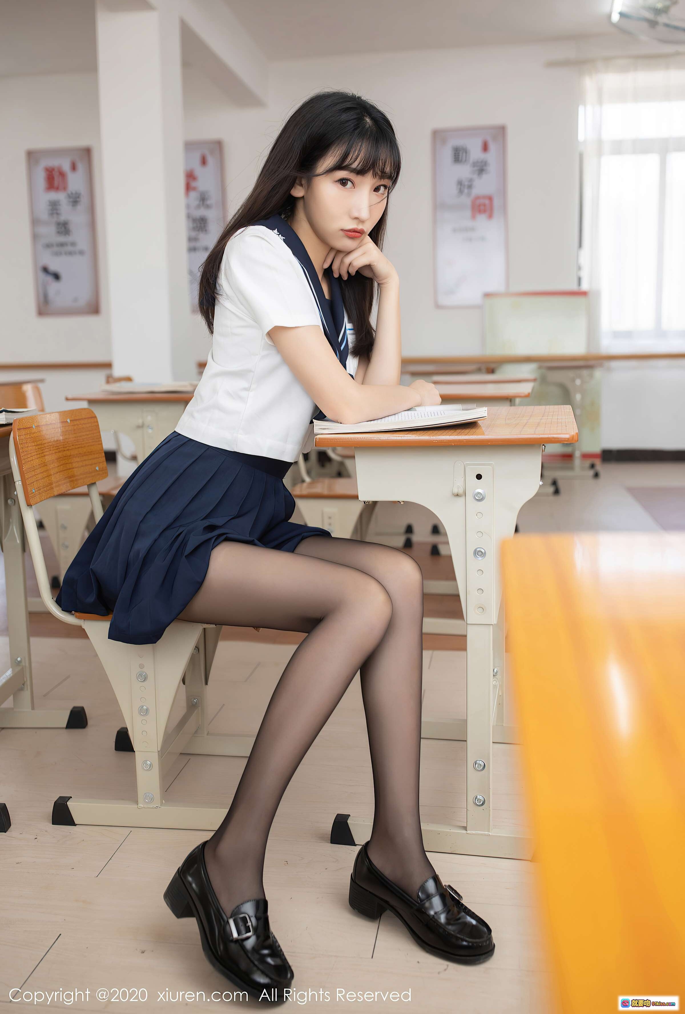 图片[9] - 陆萱萱教室写真｜黑丝美腿+学院风制服+清纯少女+课桌摆拍+秀人网高清图集 - 就要吻