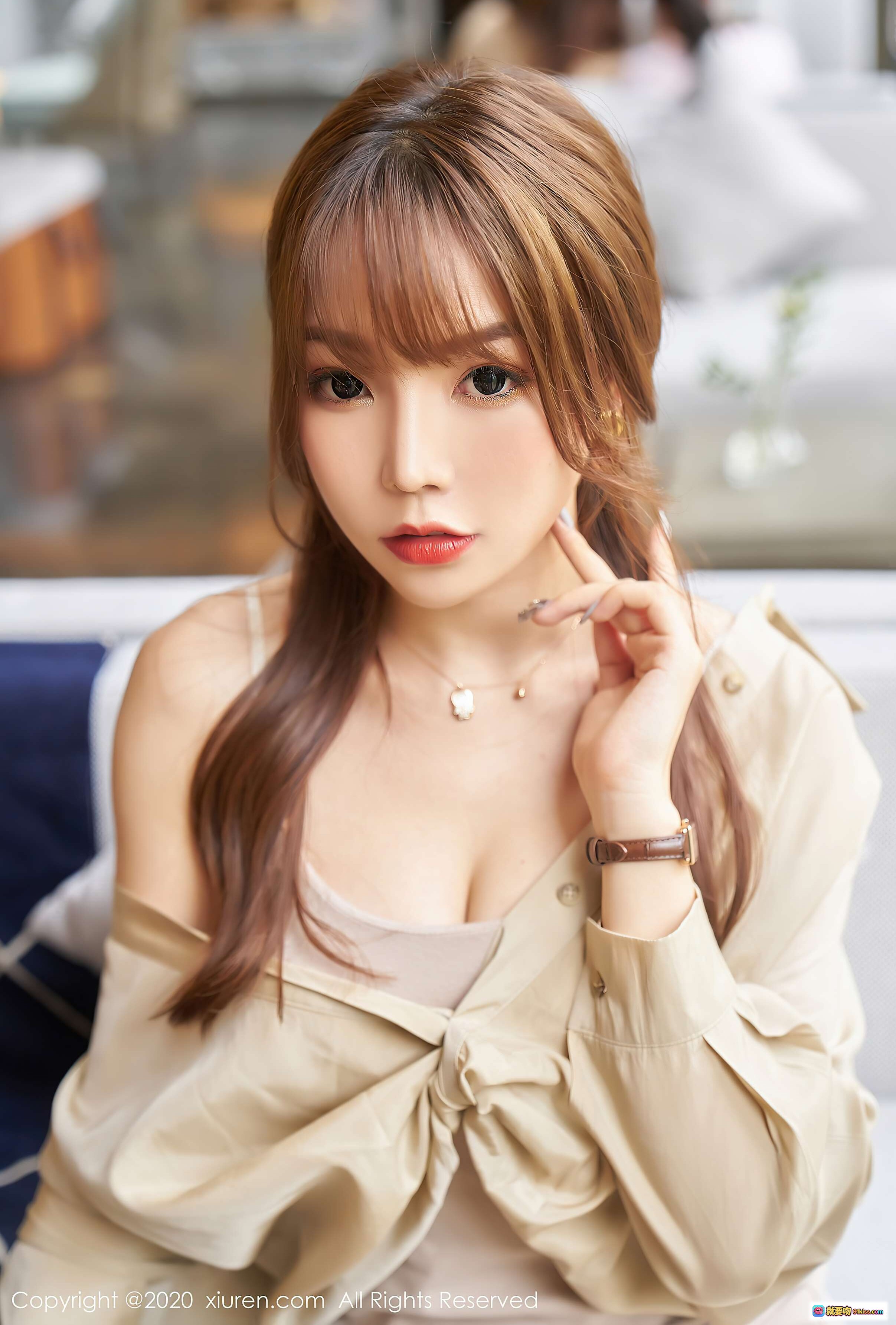 图片[7] - 芝芝BOOTY性感写真｜XIUREN秀人网2020.11.03 VOL.2734｜米色衬衫+黑丝美腿｜居家沙发私房风 - 就要吻