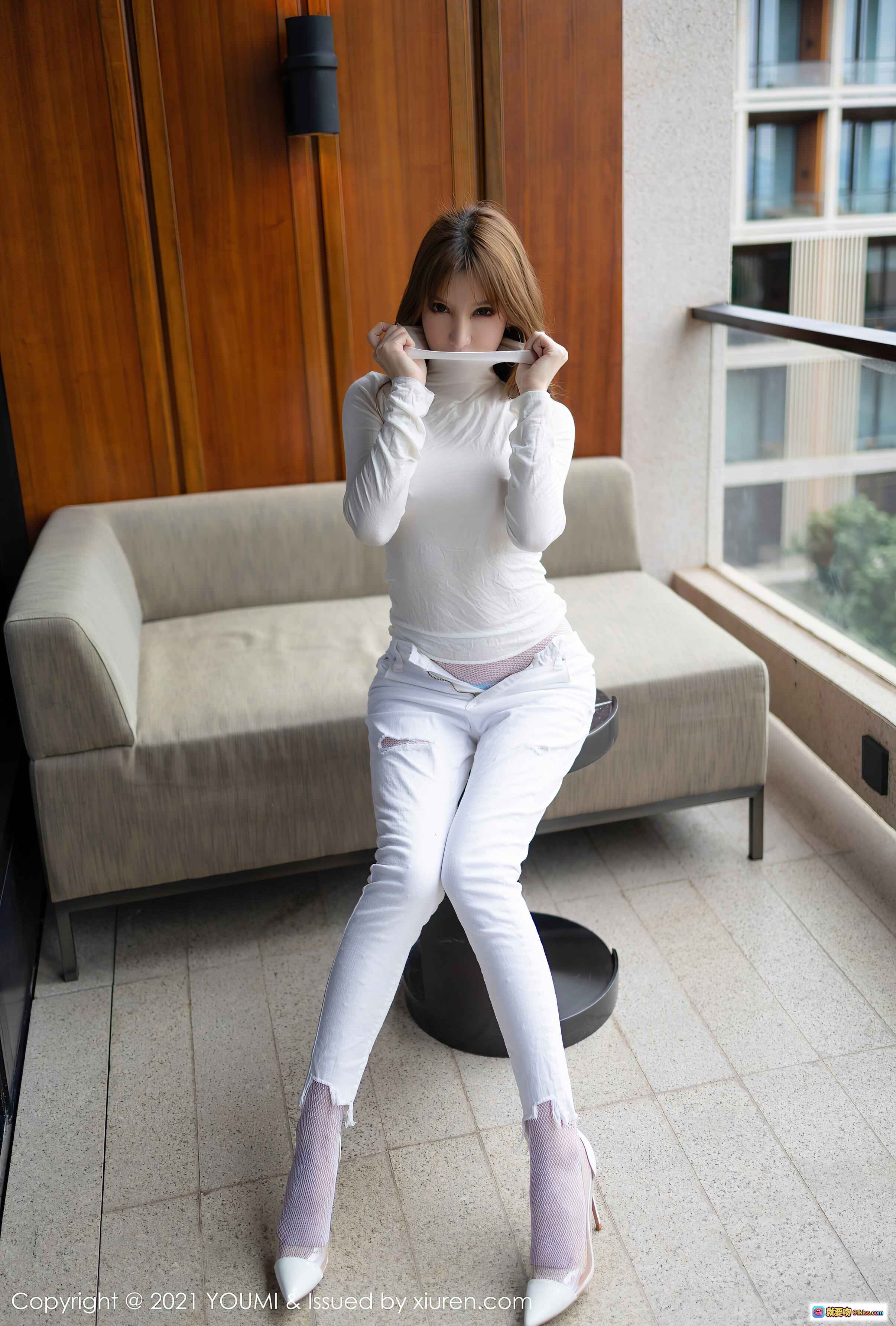 图片[8] - 周于希Sandy白色高领紧身衣搭配破洞牛仔裤性感写真｜YOUMI尤蜜荟2021.01.15 VOL.589 - 就要吻