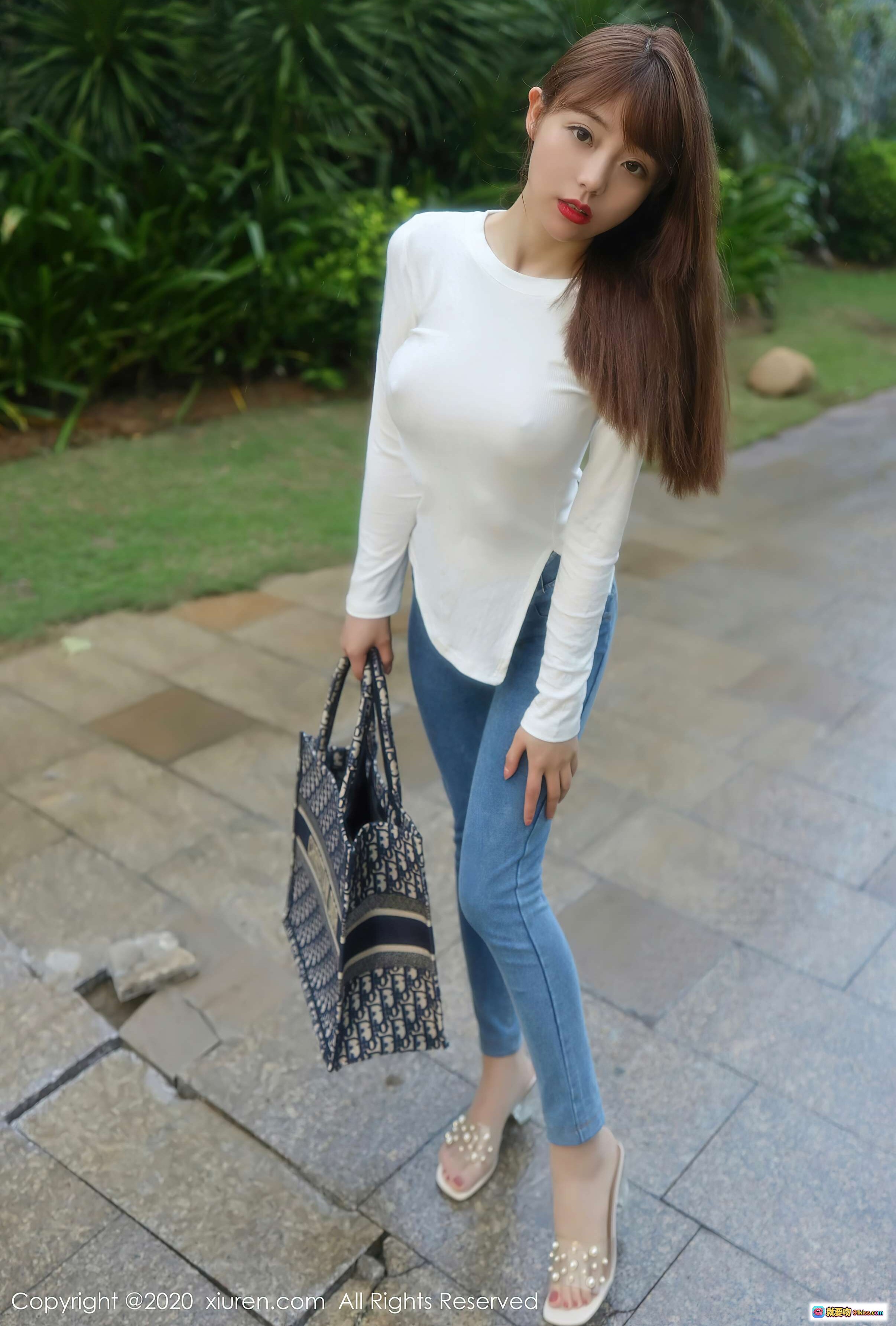 图片[7] - 佘贝拉bella白衫牛仔裤写真 | 秀人网2020.11.16 VOL.2785 | 时尚街拍清新自然风 - 就要吻