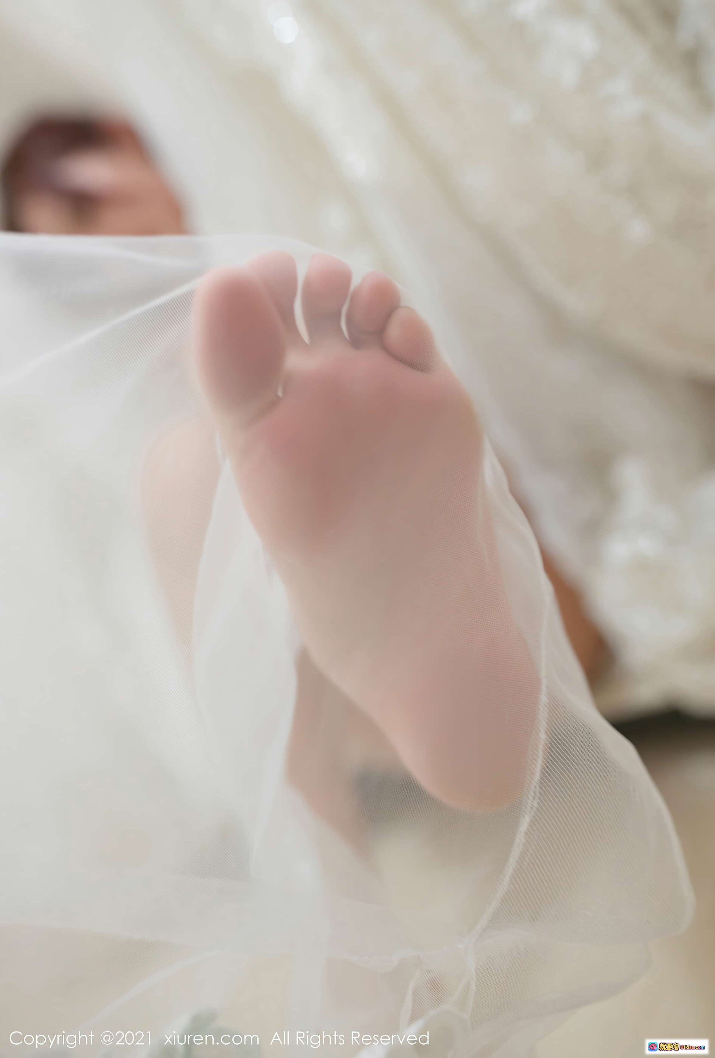 图片[6] - 阿朱白丝美腿写真｜秀人网VOL.3068纯欲风少女私房照｜蕾丝边袜+柔光氛围感大片 - 就要吻