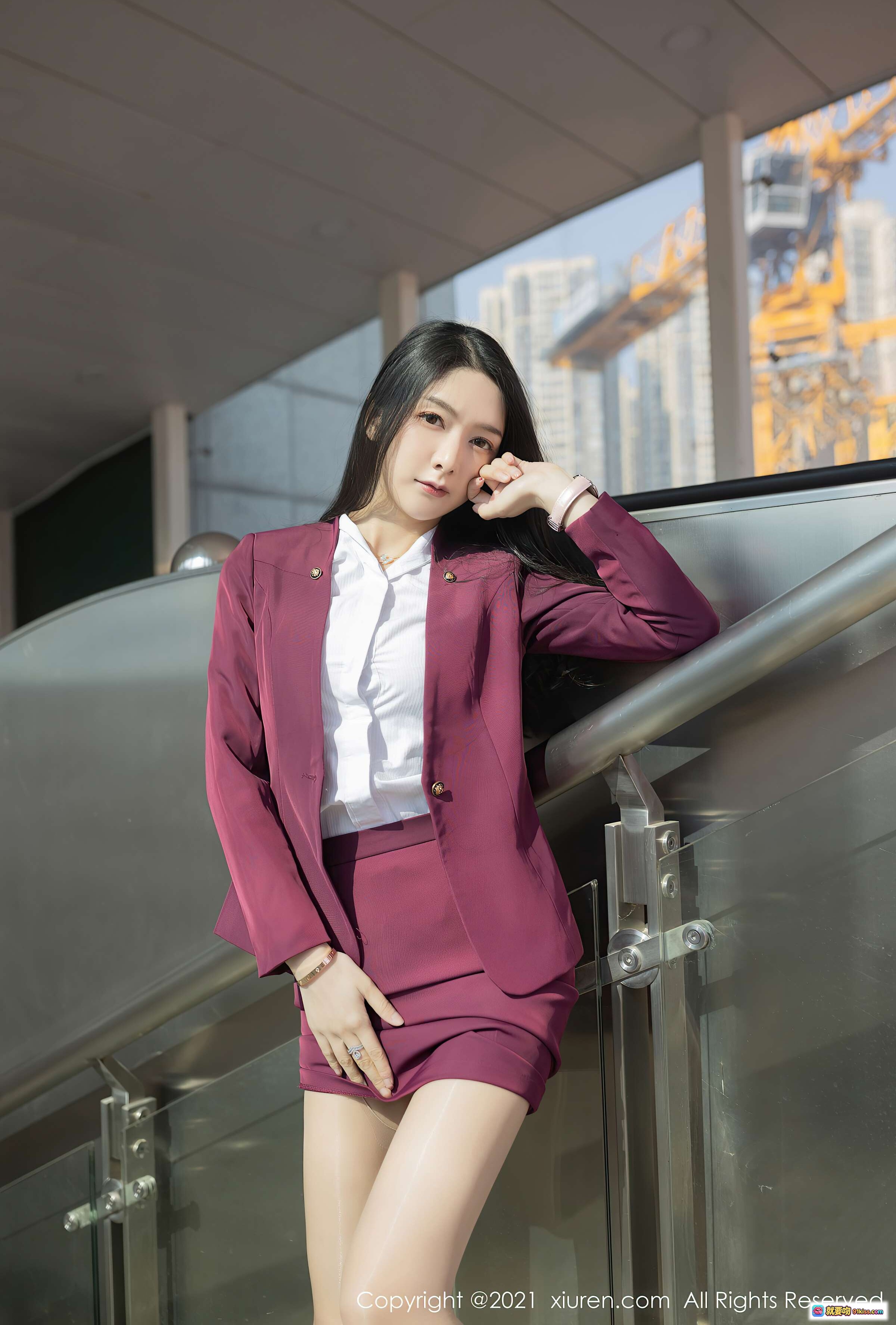 图片[9] - 地铁车厢内紫裙职业女性优雅站立抓扶手写真 – XIUREN秀人网Angela小热巴2021.02.07 VOL.3092 - 就要吻