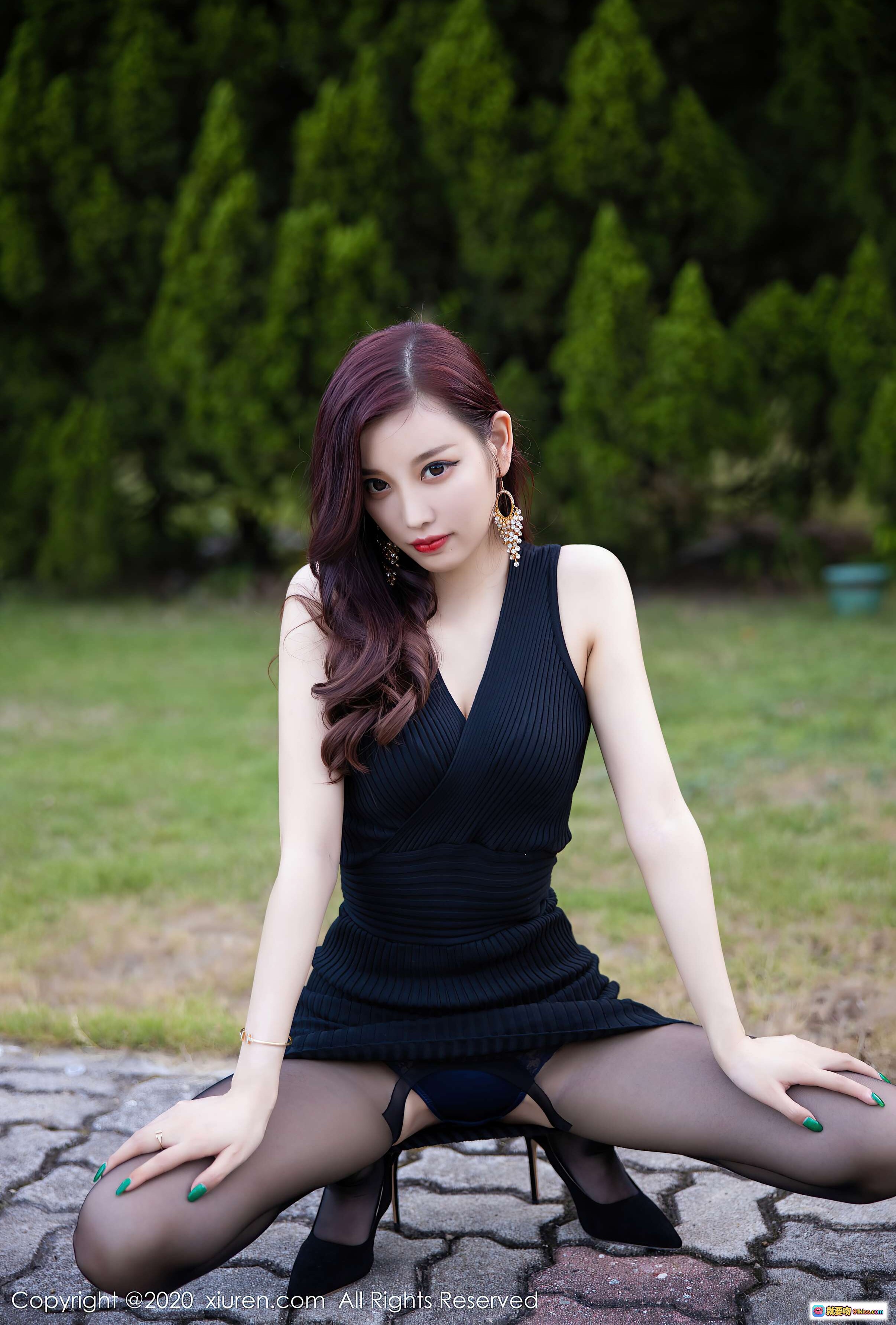 图片[9] - 杨晨晨SUGAR黑裙丝袜美腿写真｜XIUREN秀人网2020.10.13 VOL.2648户外优雅姿势摄影 - 就要吻