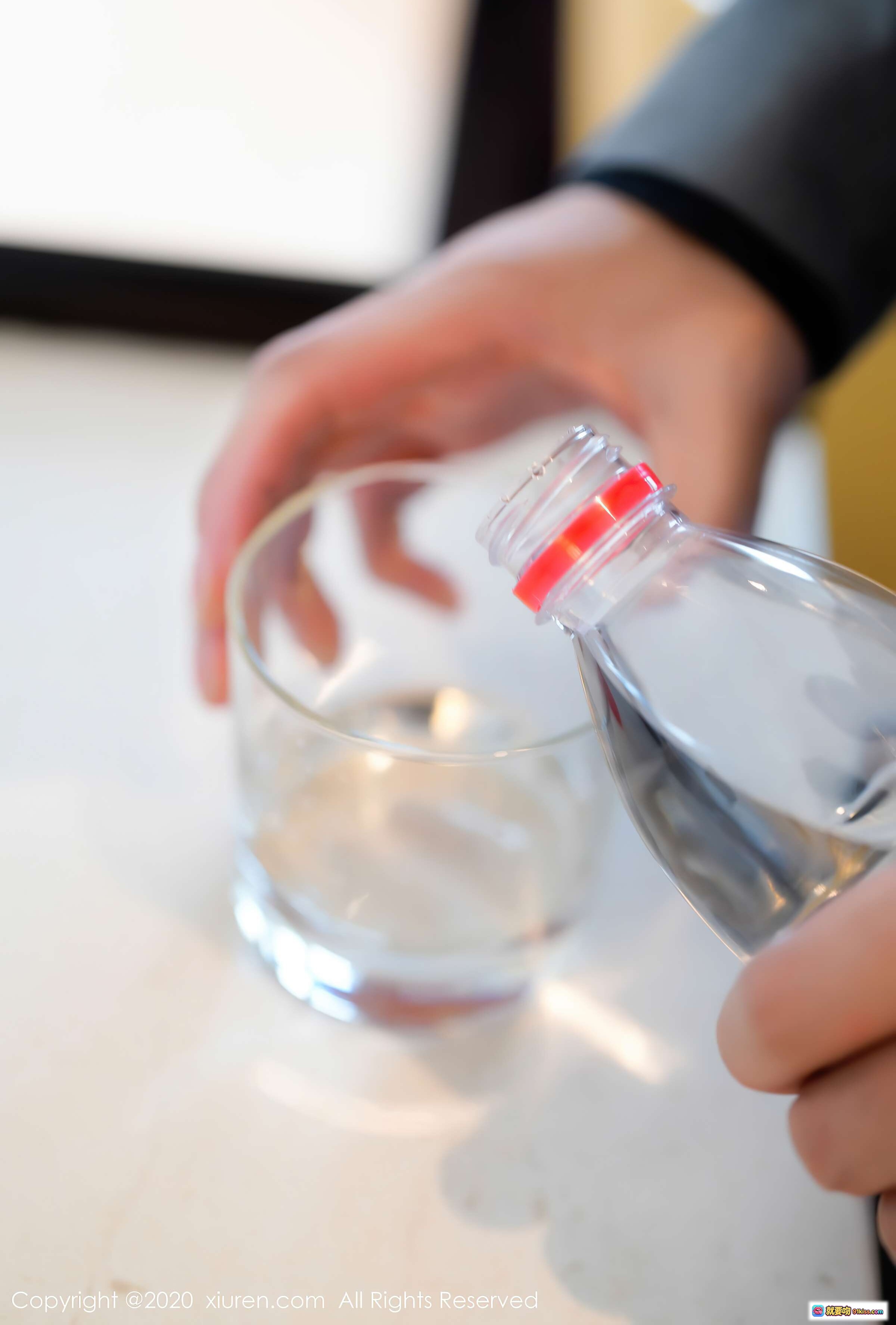 图片[4] - 周于希Sandy蕾丝内衣写真｜优雅手持遥控器私房美图｜XIUREN秀人网2020.12.29 VOL.2952 - 就要吻