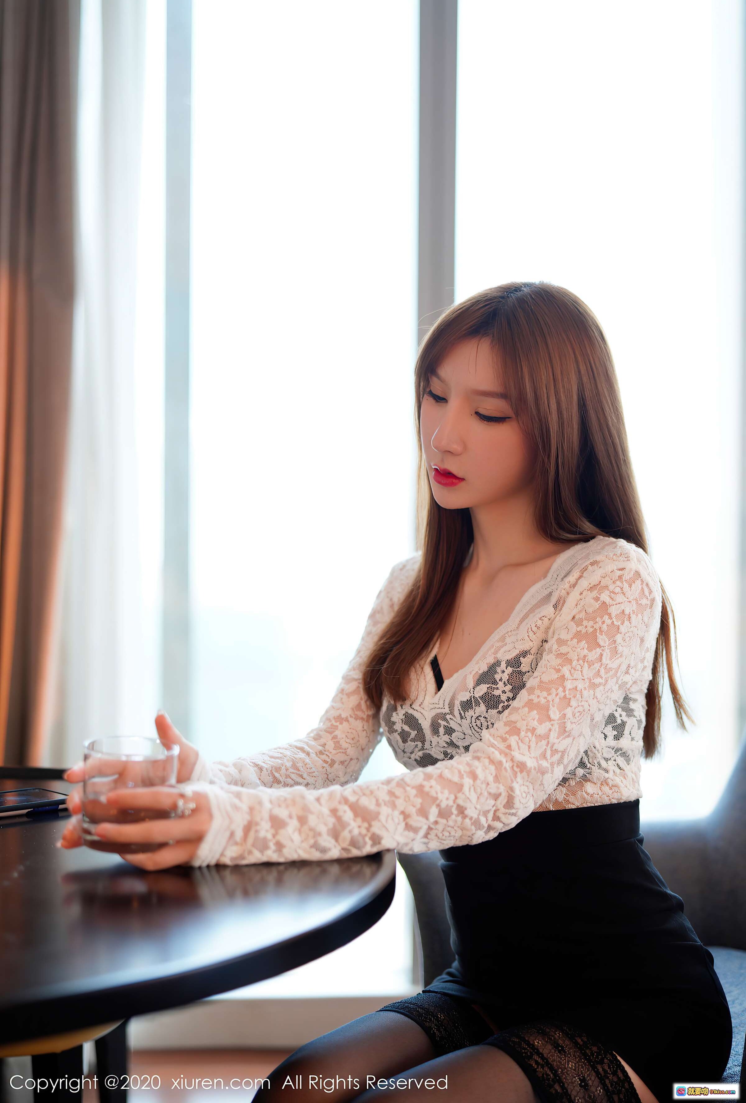 图片[8] - 周于希Sandy蕾丝内衣写真｜优雅手持遥控器私房美图｜XIUREN秀人网2020.12.29 VOL.2952 - 就要吻