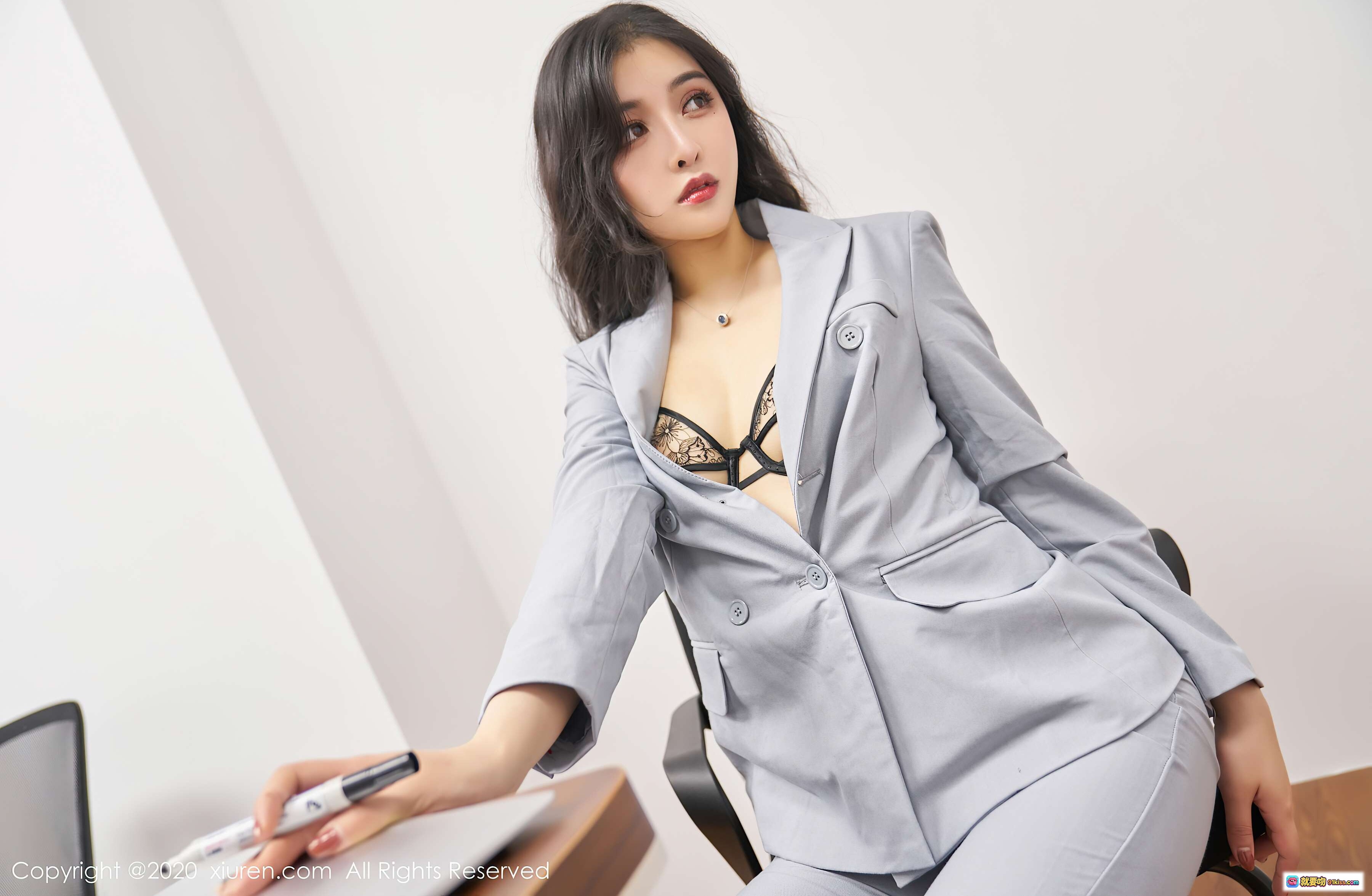 图片[9] - 韩静安办公室写真｜灰色西装套装性感美腿高跟鞋职场风私房照 - 就要吻