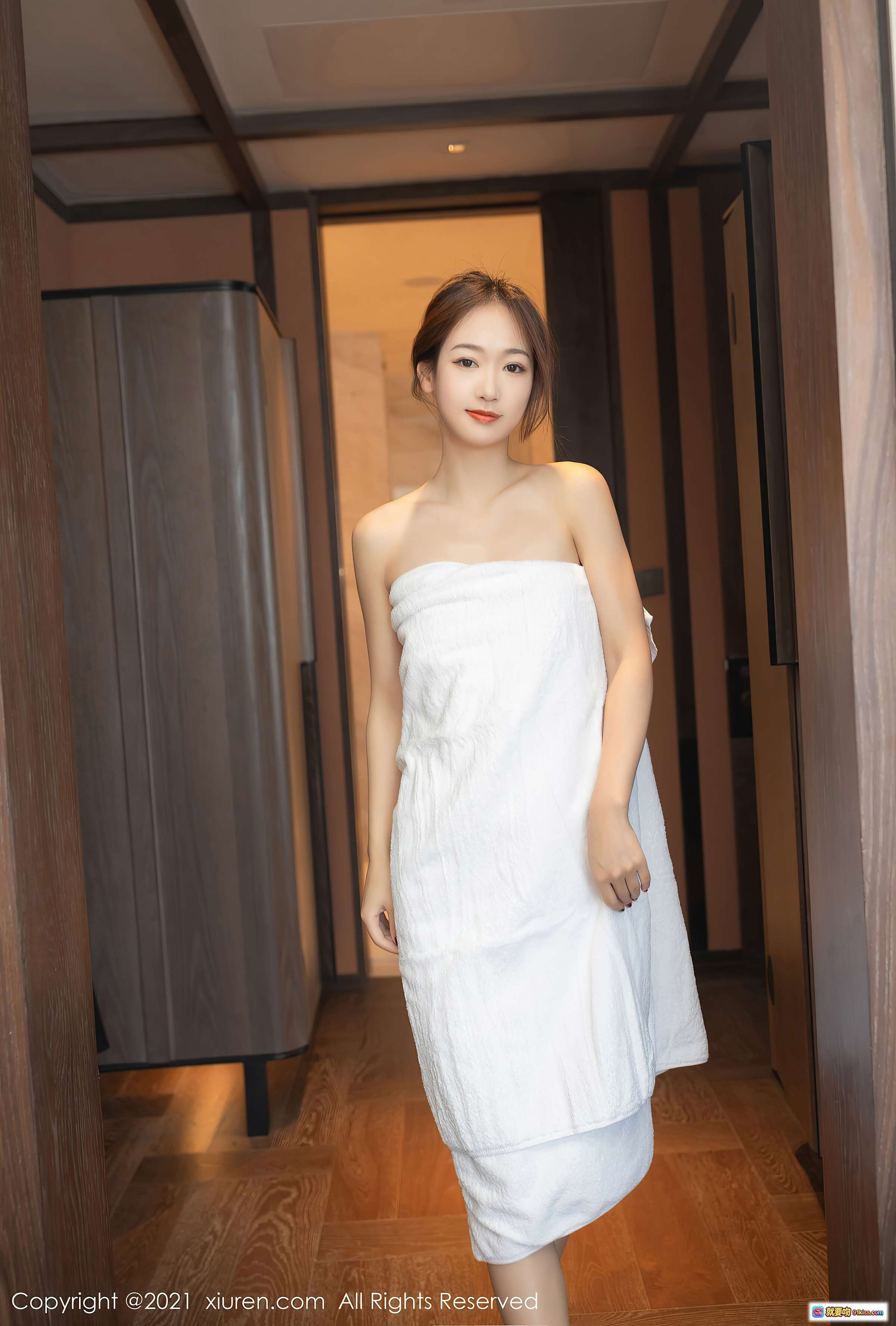 图片[3] - 唐安琪粉色上衣米色短裙高跟美腿吧台取酒写真 – XIUREN秀人网2021.01.18 VOL.3017 - 就要吻