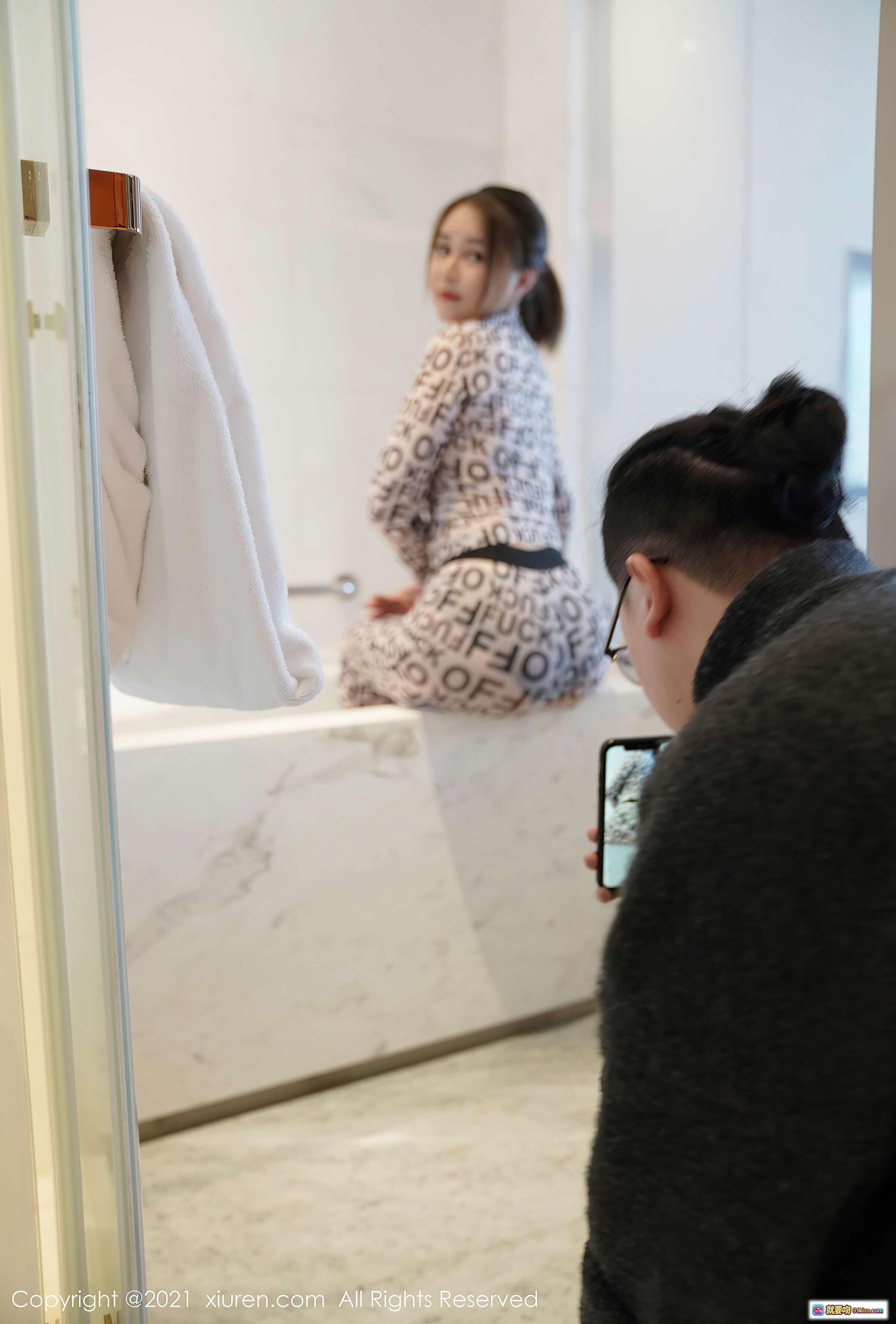 图片[3] - 凯竹廿十浴室写真｜XIUREN秀人网2021.03.22 VOL.3225｜字母印花睡衣｜浴缸拍摄｜高清私房美图 - 就要吻