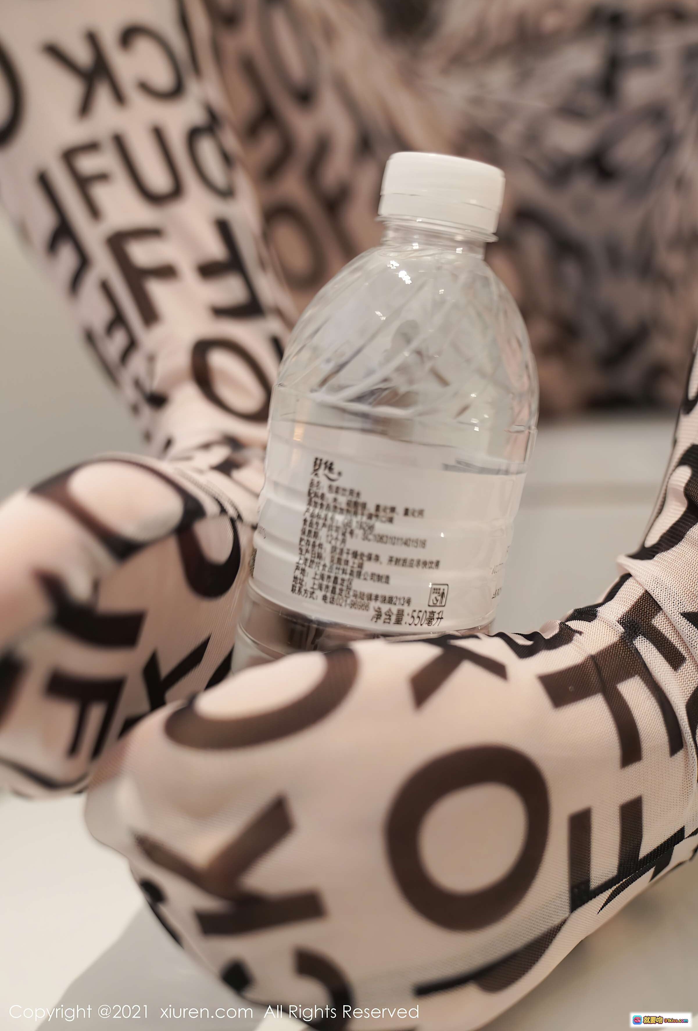 图片[1] - 凯竹廿十浴室写真｜XIUREN秀人网2021.03.22 VOL.3225｜字母印花睡衣｜浴缸拍摄｜高清私房美图 - 就要吻