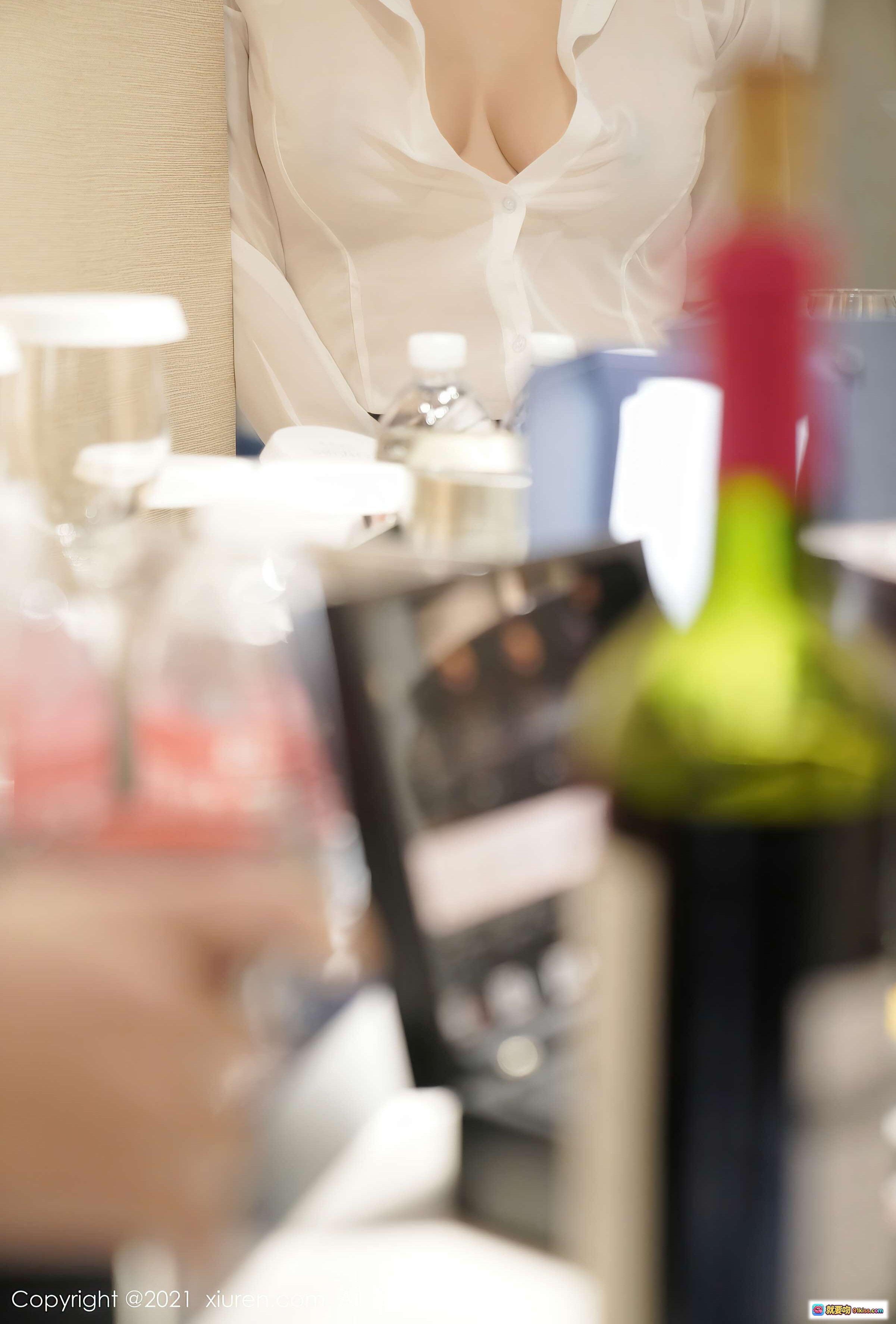 图片[6] - 萌奈子白衬衫深V职场写真｜秀人网2021.03.04 VOL.3164｜优雅办公桌电话场景｜高清59图 - 就要吻