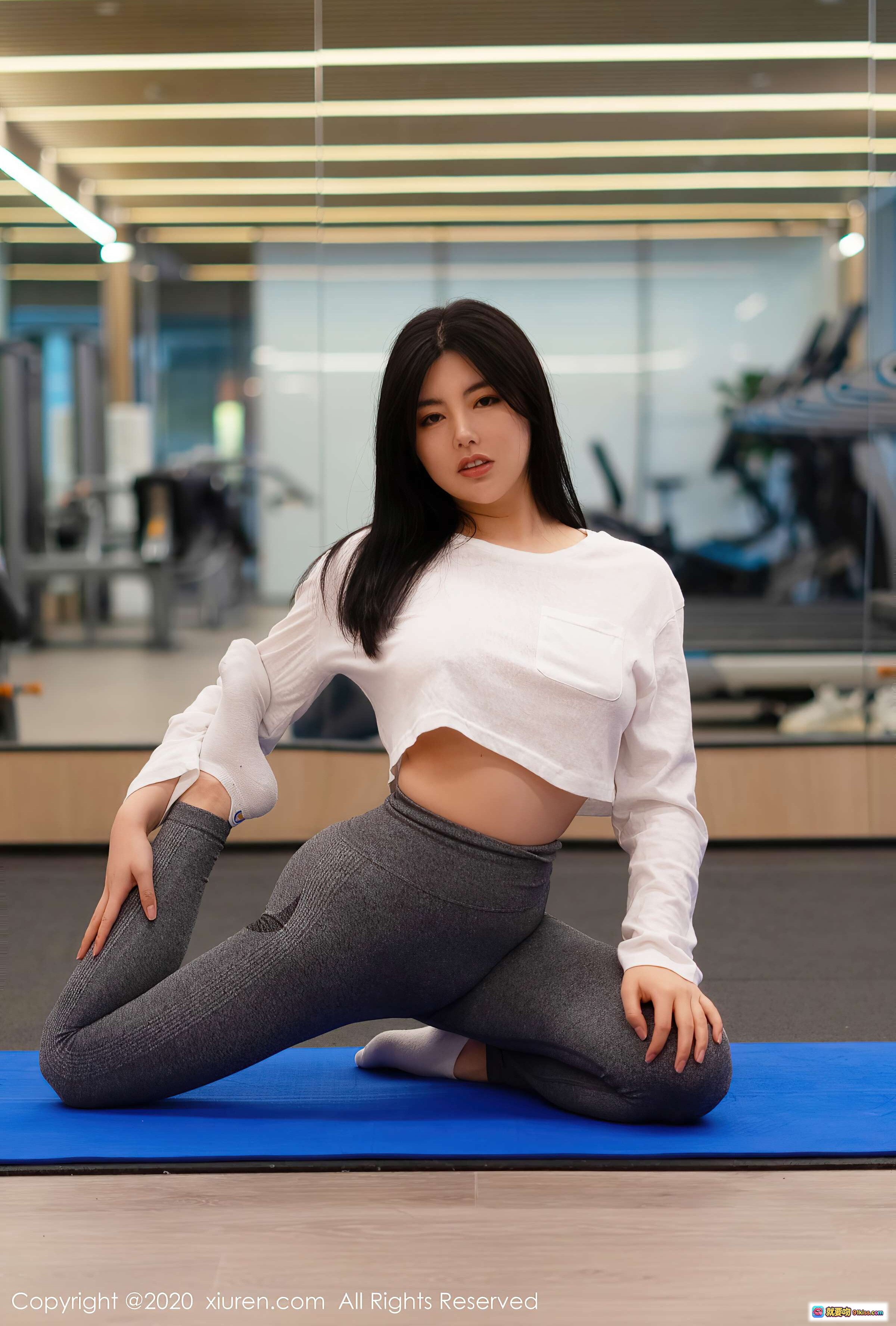 图片[9] - 娜露Selena白色短款上衣灰色紧身裤居家写真 秀人网2020.12.07 VOL.2863 高清美图 - 就要吻