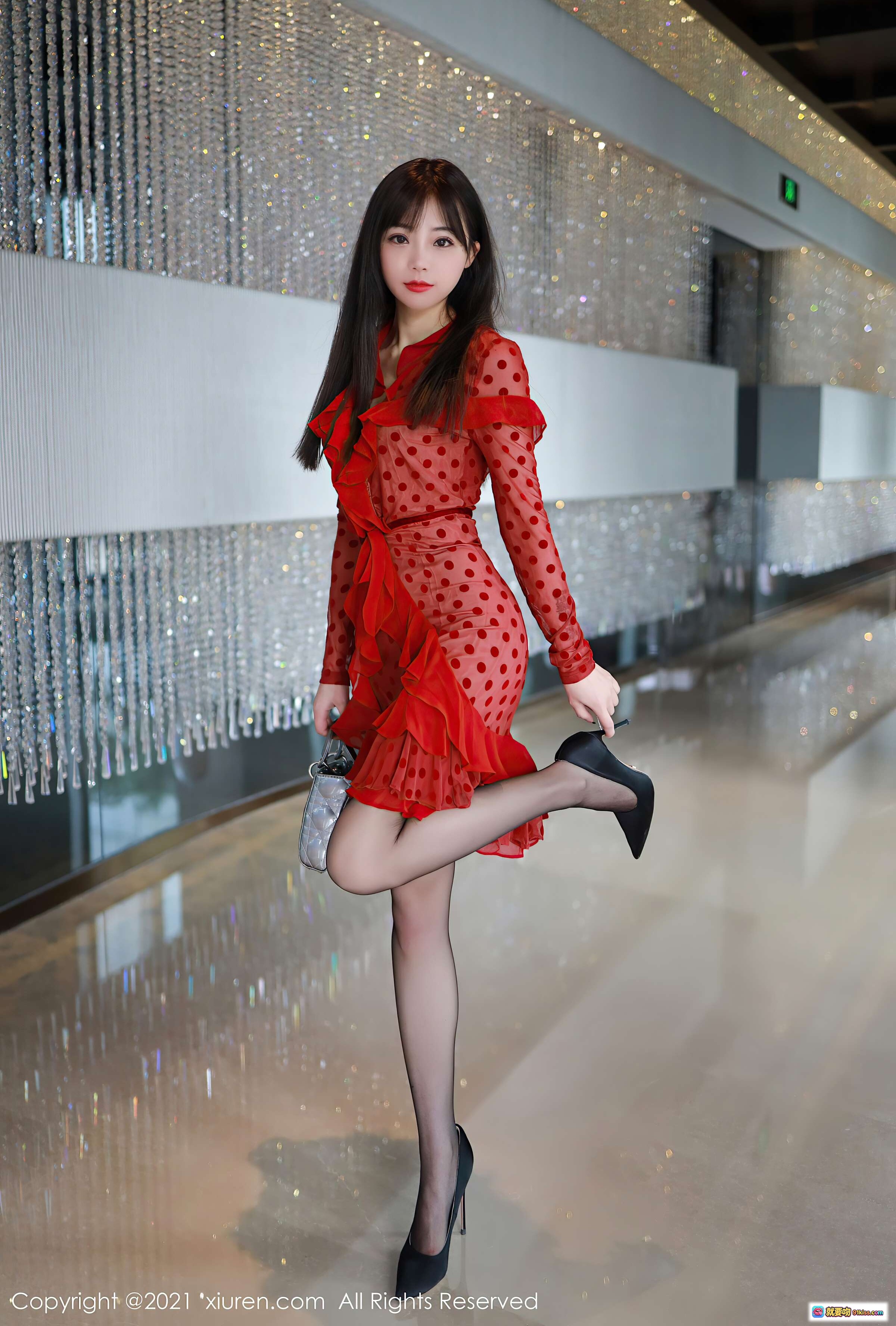 图片[10] - 佘贝拉bella红色蕾丝内衣黑丝美腿写真｜XIUREN秀人网2021.03.18 VOL.3217优雅沙发场景高清图集 - 就要吻