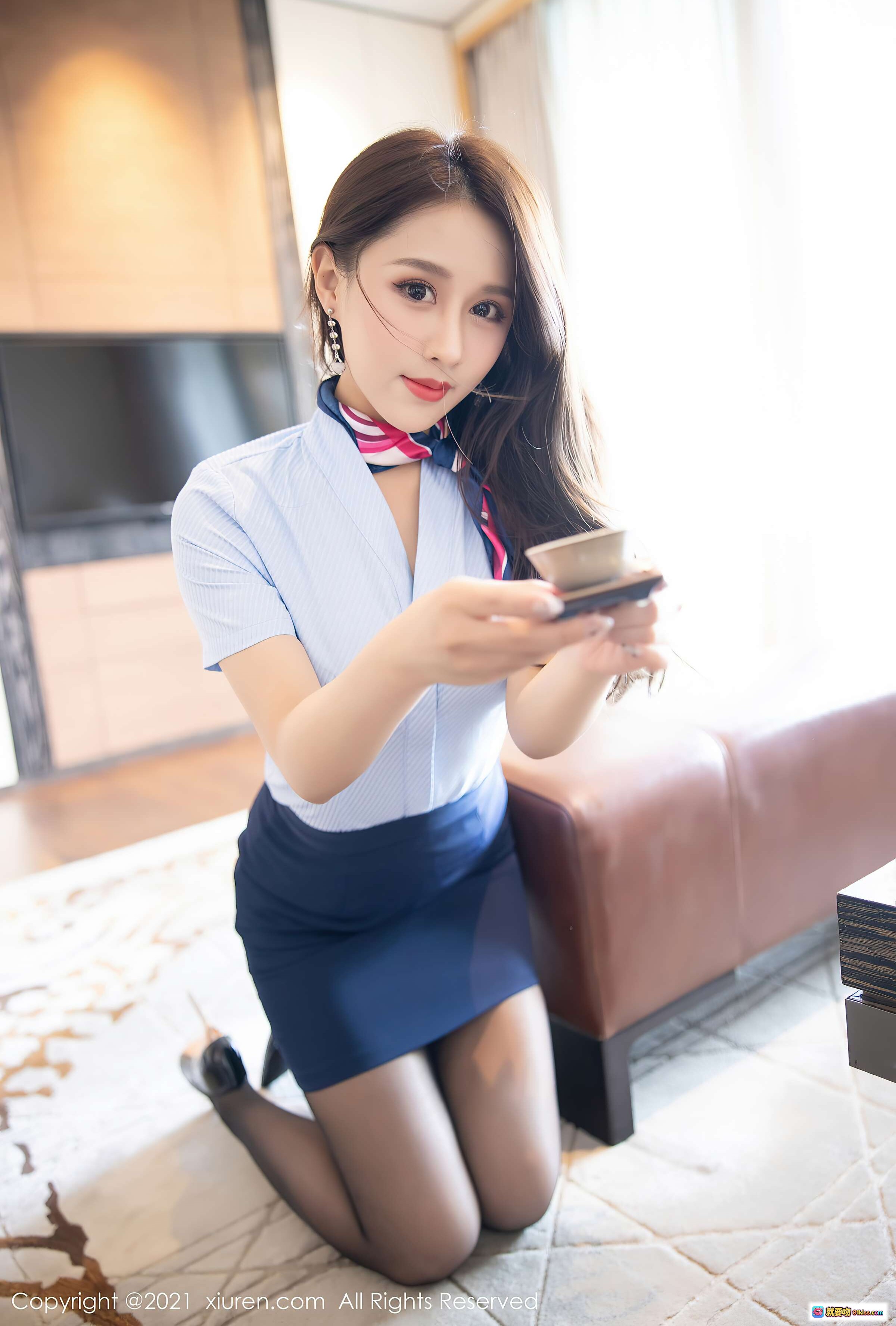 图片[8] - 徐安安空姐制服写真｜优雅递茶姿势｜室内柔和光影｜高清私房美图｜秀人网VOL.3073 - 就要吻