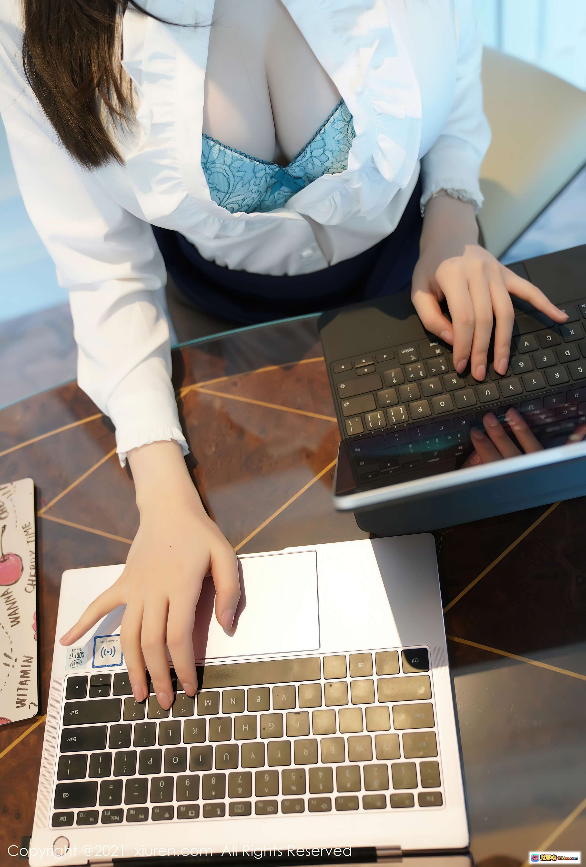 图片[10] - 糯美子MINIbabe优雅白衬衫黑短裙丝袜高跟鞋圣诞装饰酒店大堂写真 – XIUREN秀人网2021.01.20 VOL.3026 - 就要吻