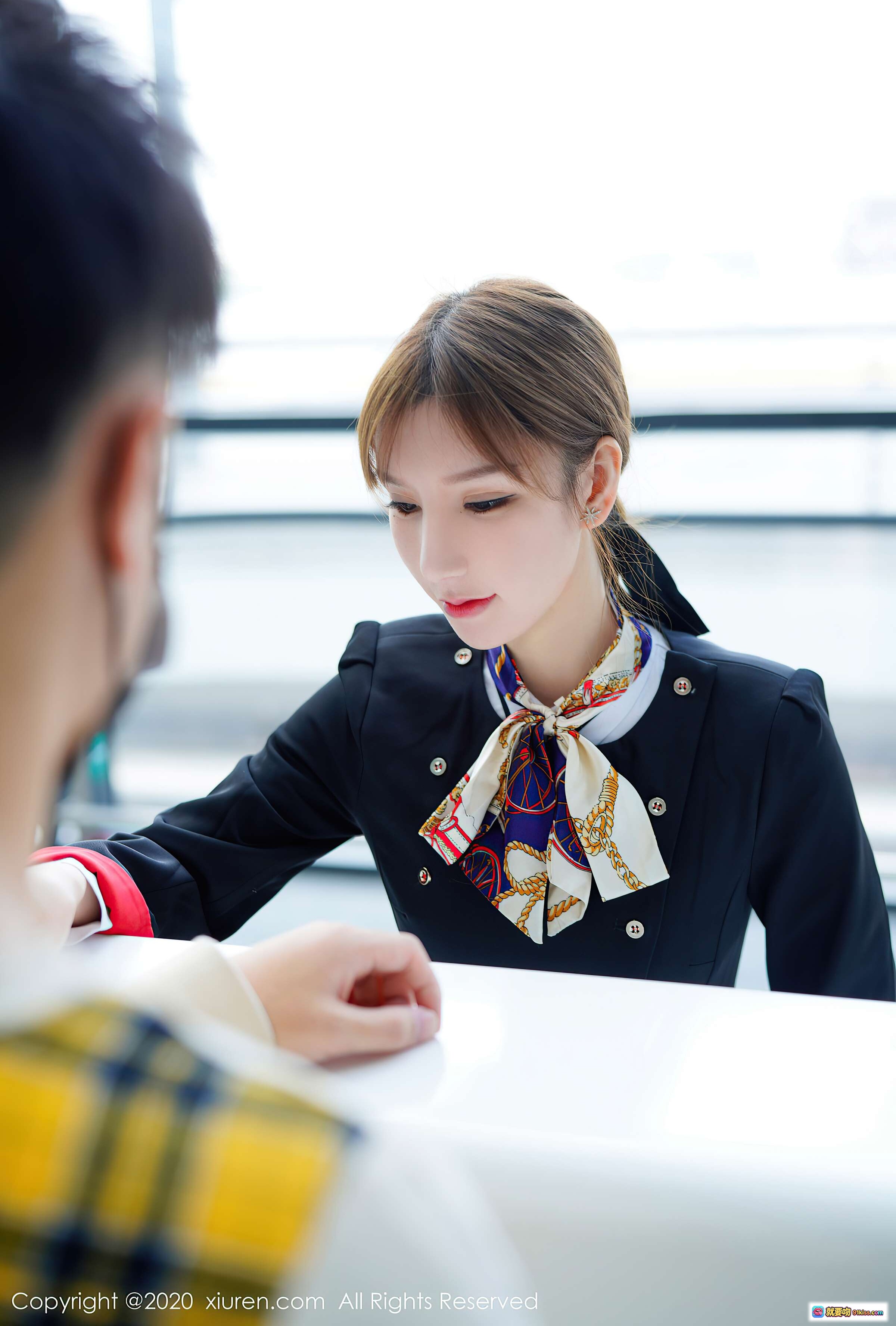 图片[2] - 周于希Sandy空乘制服写真｜现代机场大厅优雅姿态｜高清摄影图集｜秀人网2020精选 - 就要吻