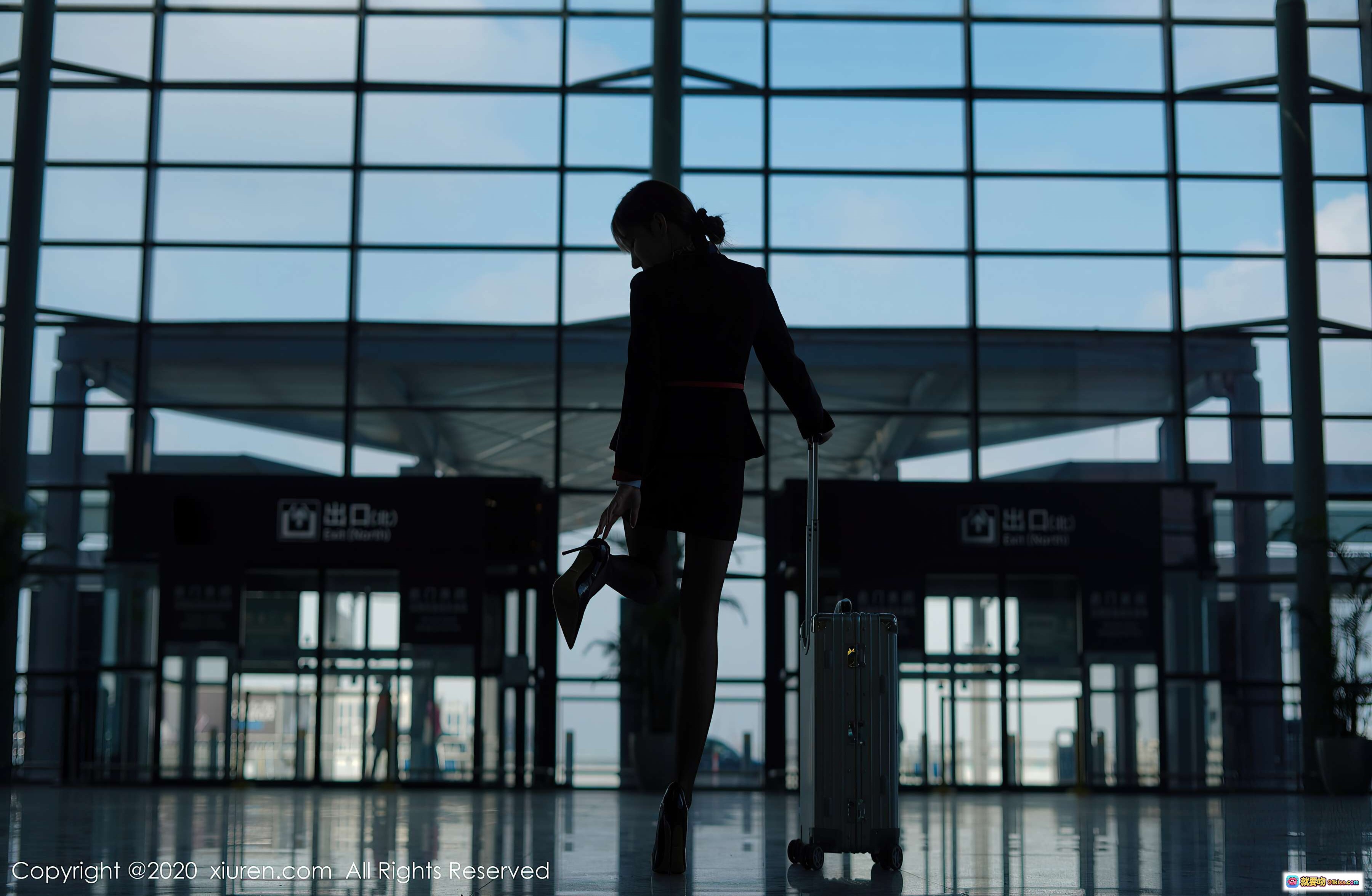 图片[3] - 周于希Sandy空乘制服写真｜现代机场大厅优雅姿态｜高清摄影图集｜秀人网2020精选 - 就要吻