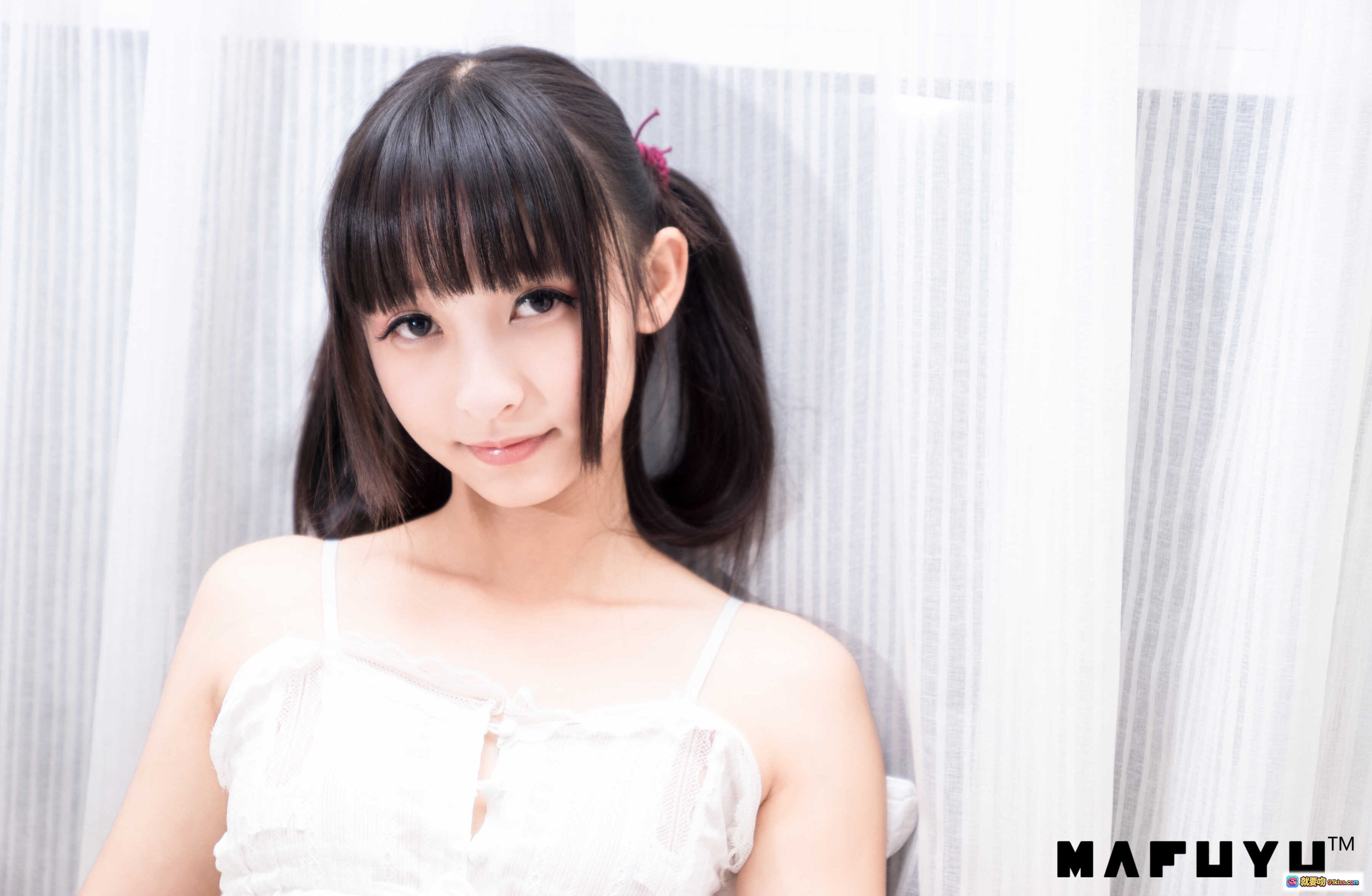 图片[3] - 神楽坂真冬猫爪白丝写真 | Hello Kitty印花丝袜 | 可乐瓶创意摆拍 | MAFUYU™日系甜美风 - 就要吻