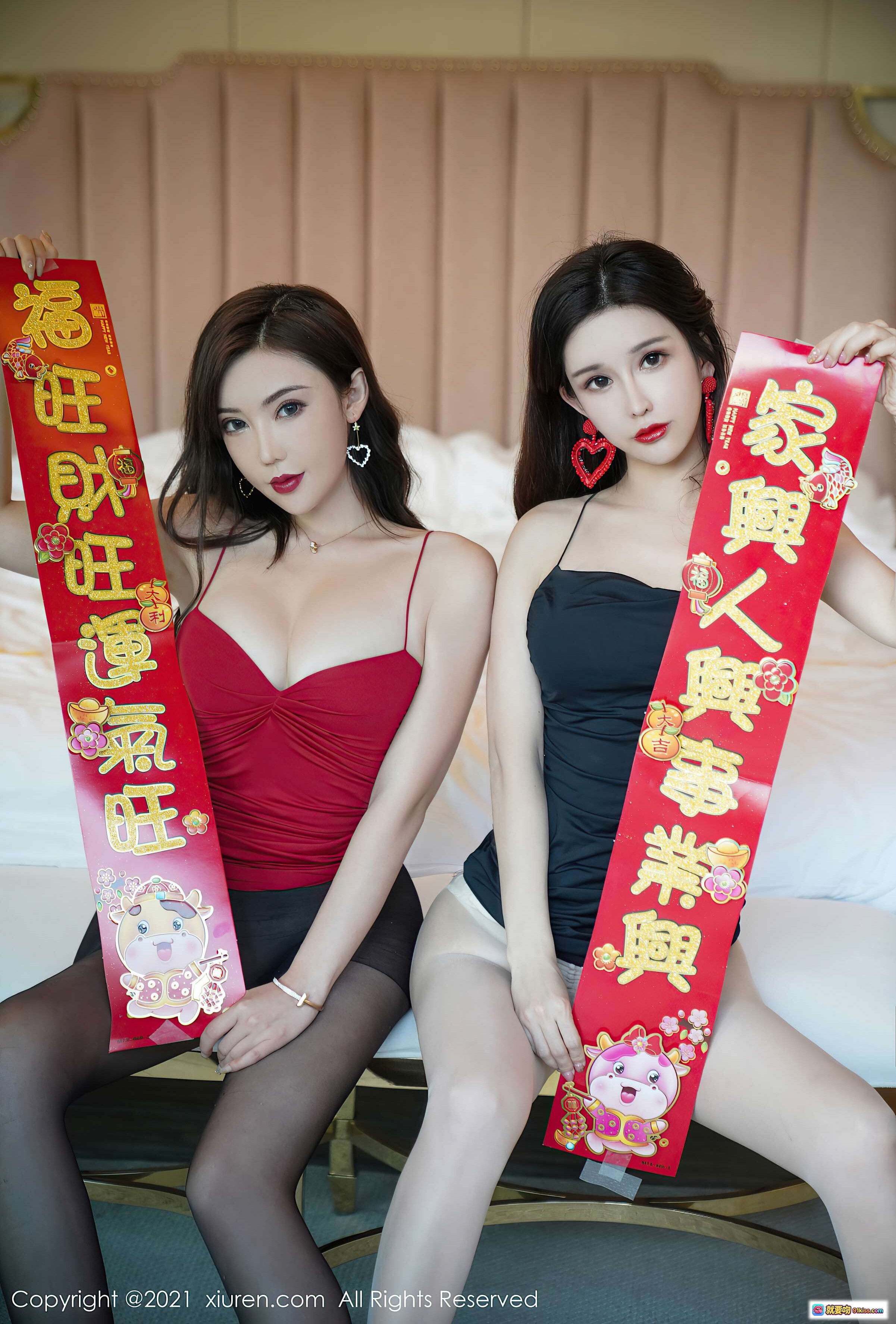 图片[4] - 红黑连衣裙双模背靠背性感写真｜新春特辑｜XIUREN秀人网2021.02.22 VOL.3117 - 就要吻