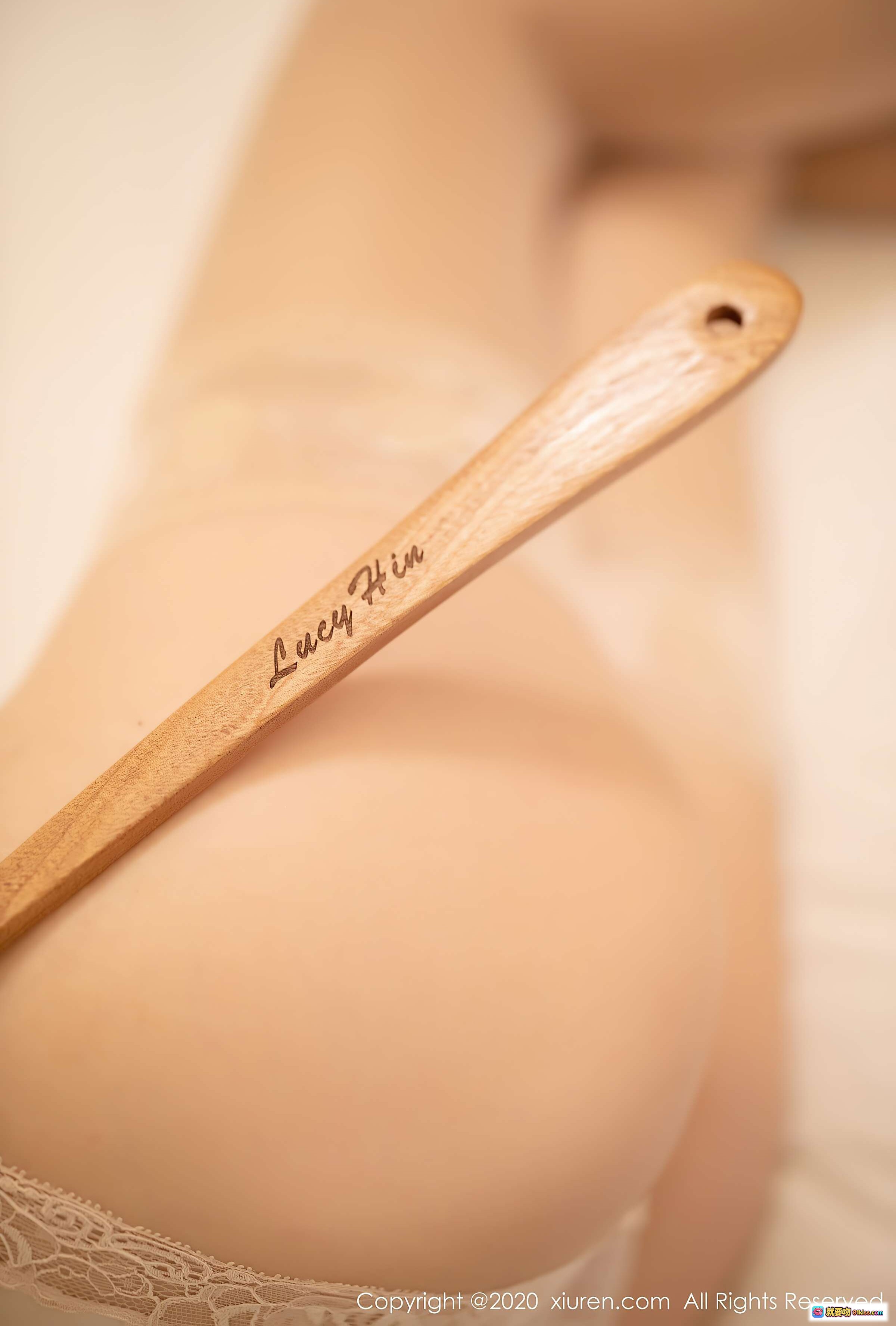 图片[2] - 杨晨晨sugar粉色针织衫搭配米白长裙 欧式铁艺阳台写真 优雅温柔风少女摄影大片 - 就要吻