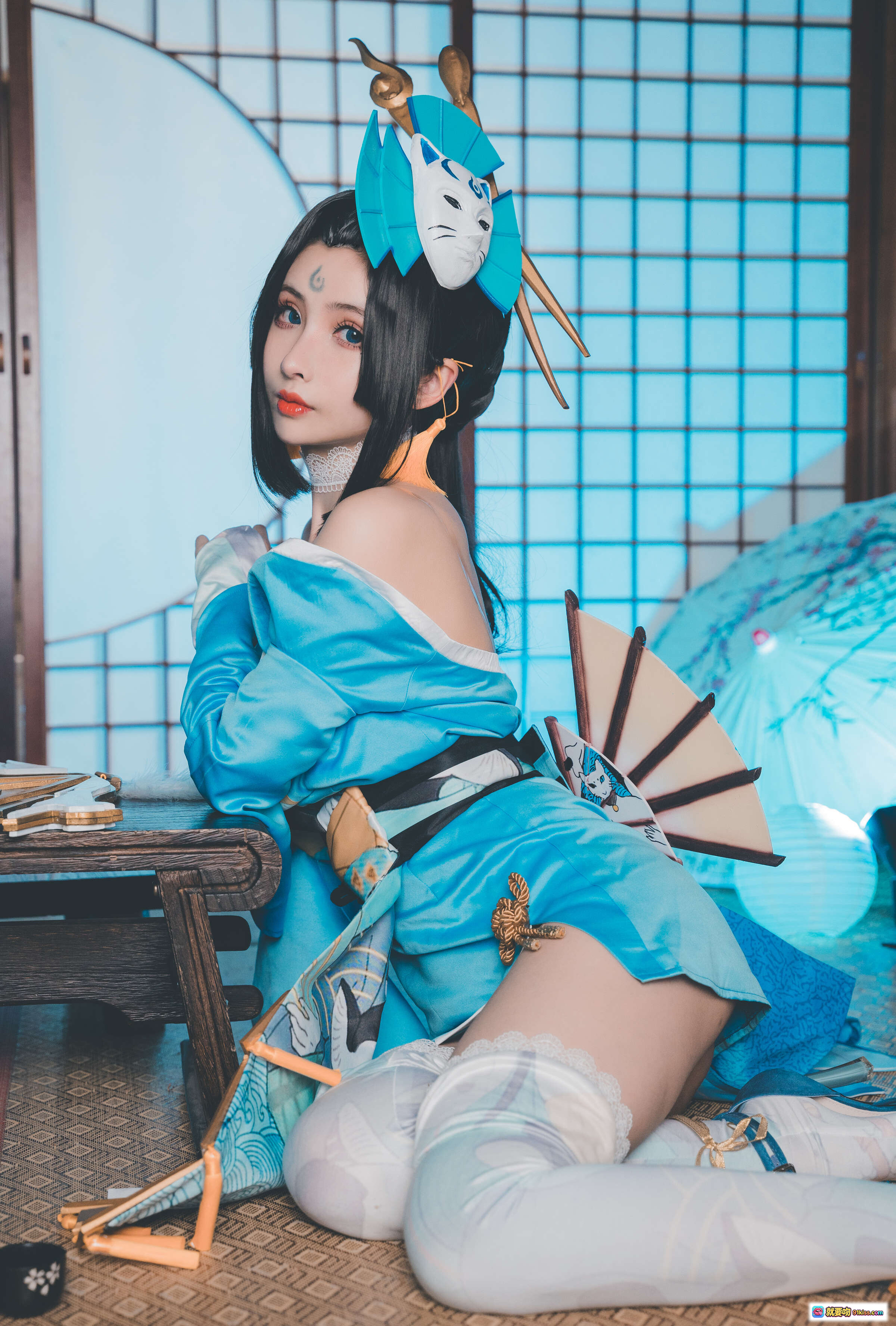 图片[2] - rioko凉凉子NO.056魅语cos写真 | 日式和风场景 | 蓝白配色服饰 | 纸伞灯笼装饰 | 美腿丝袜造型 | 24P高清图集 - 就要吻