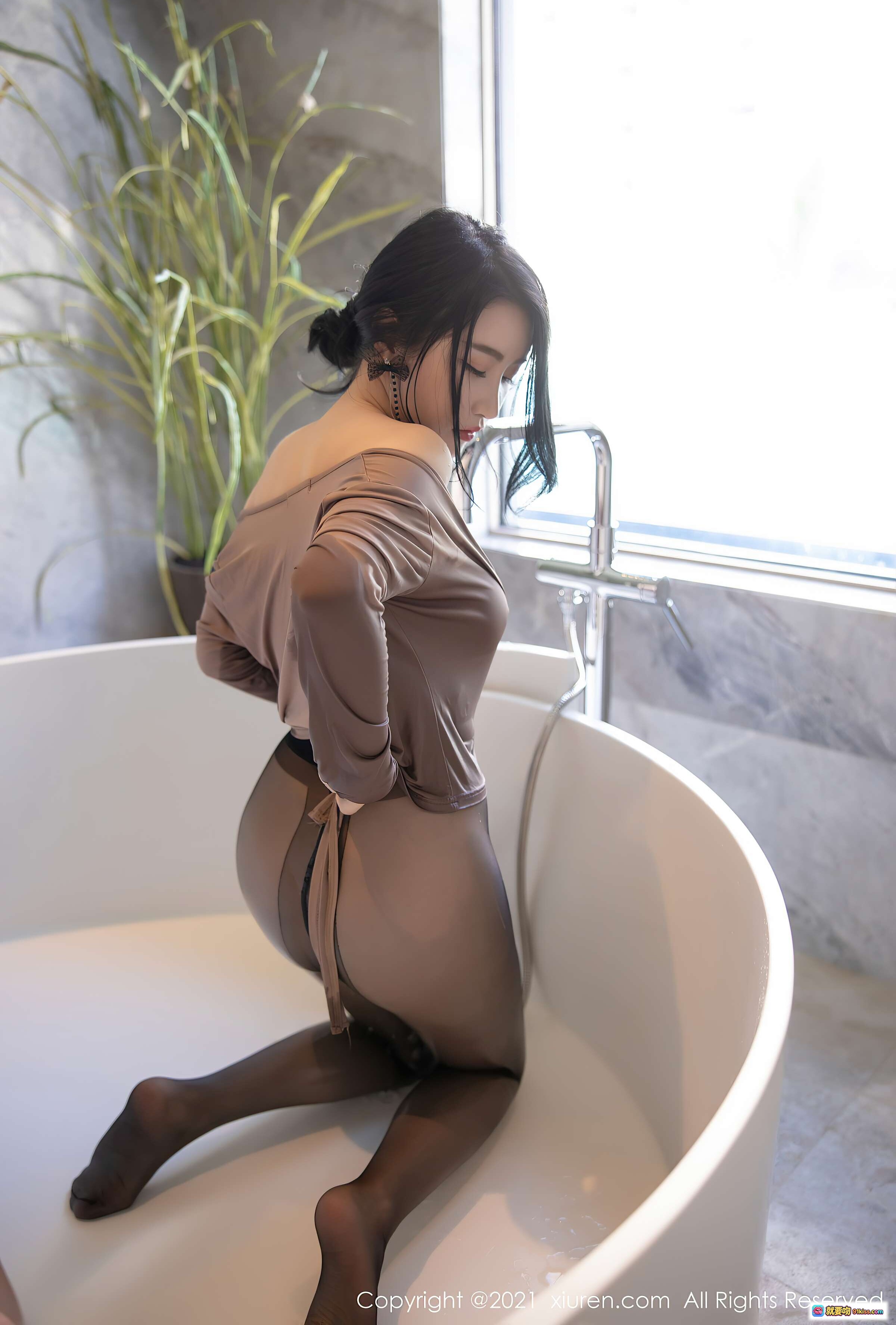 图片[2] - Cherry绯月樱浴室湿发黑丝美腿写真 | XIUREN秀人网2021.01.28 VOL.3057高清私房图集 - 就要吻