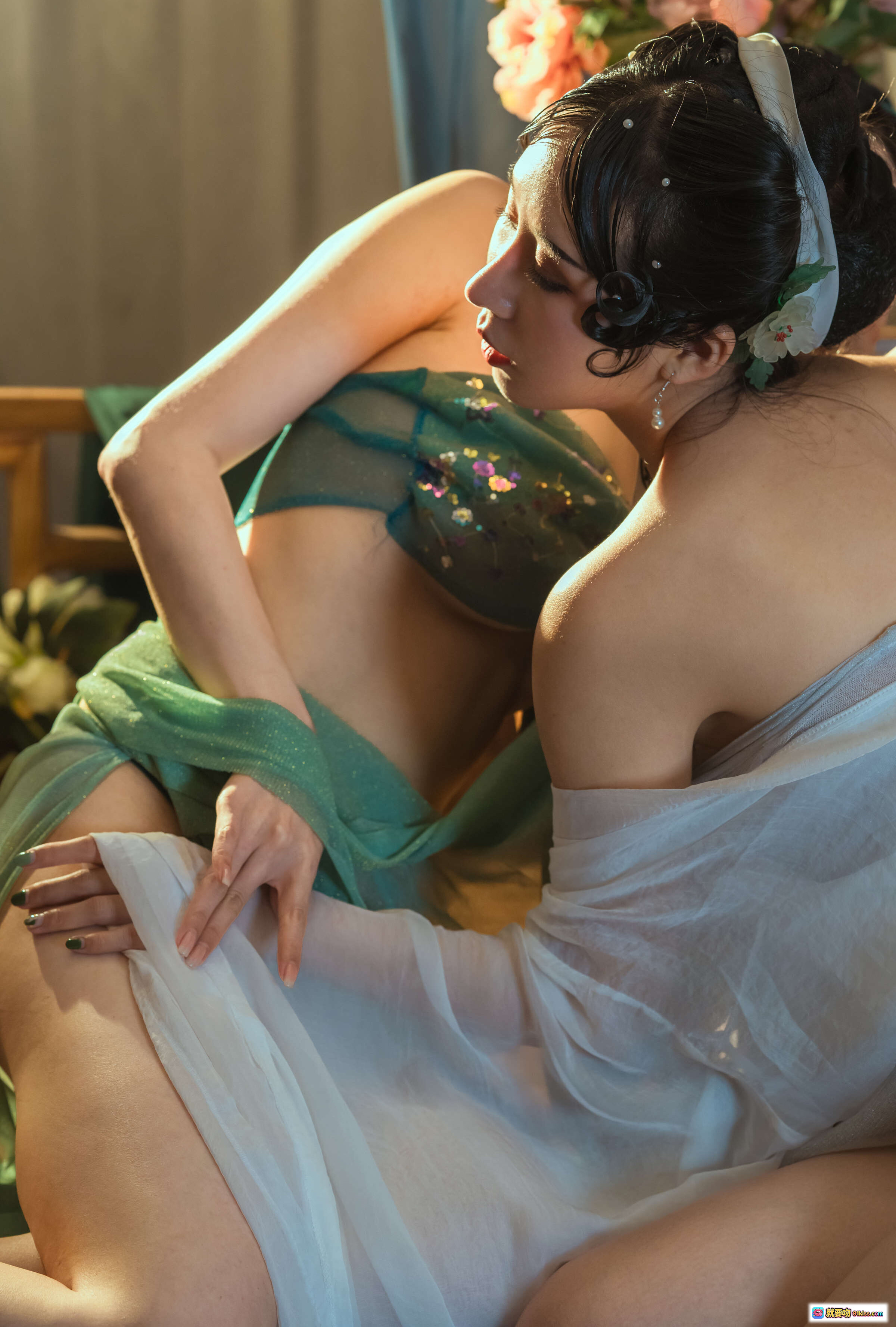 图片[9] - 秋和柯基NO.049青白蛇古风写真｜双女主唯美场景｜粉色花束古典家具｜50P高清图集 - 就要吻