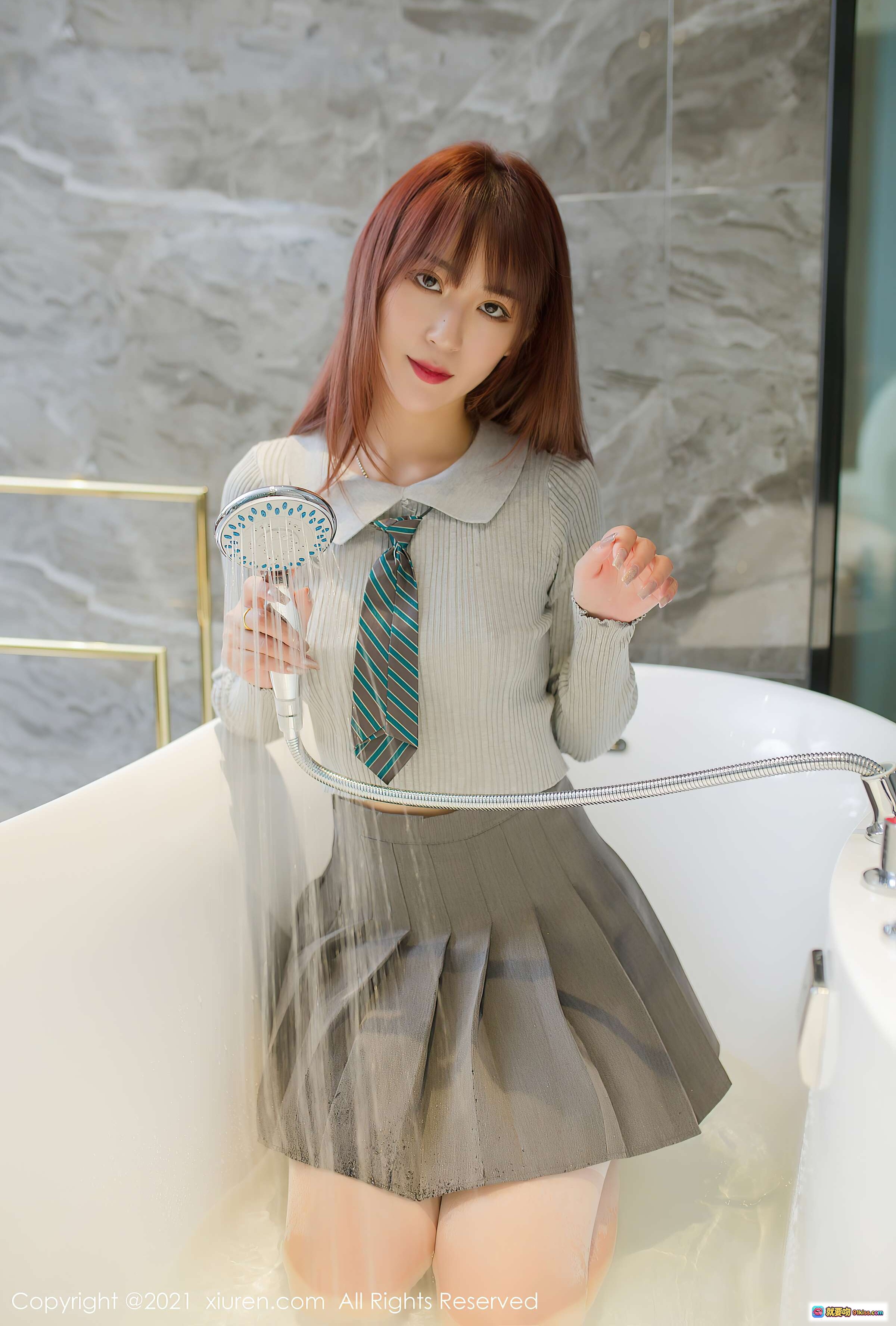 图片[8] - 周慕汐baby浴室写真｜灰色针织开衫+百褶短裙+白丝美腿｜秀人网VOL.3199性感私房照 - 就要吻
