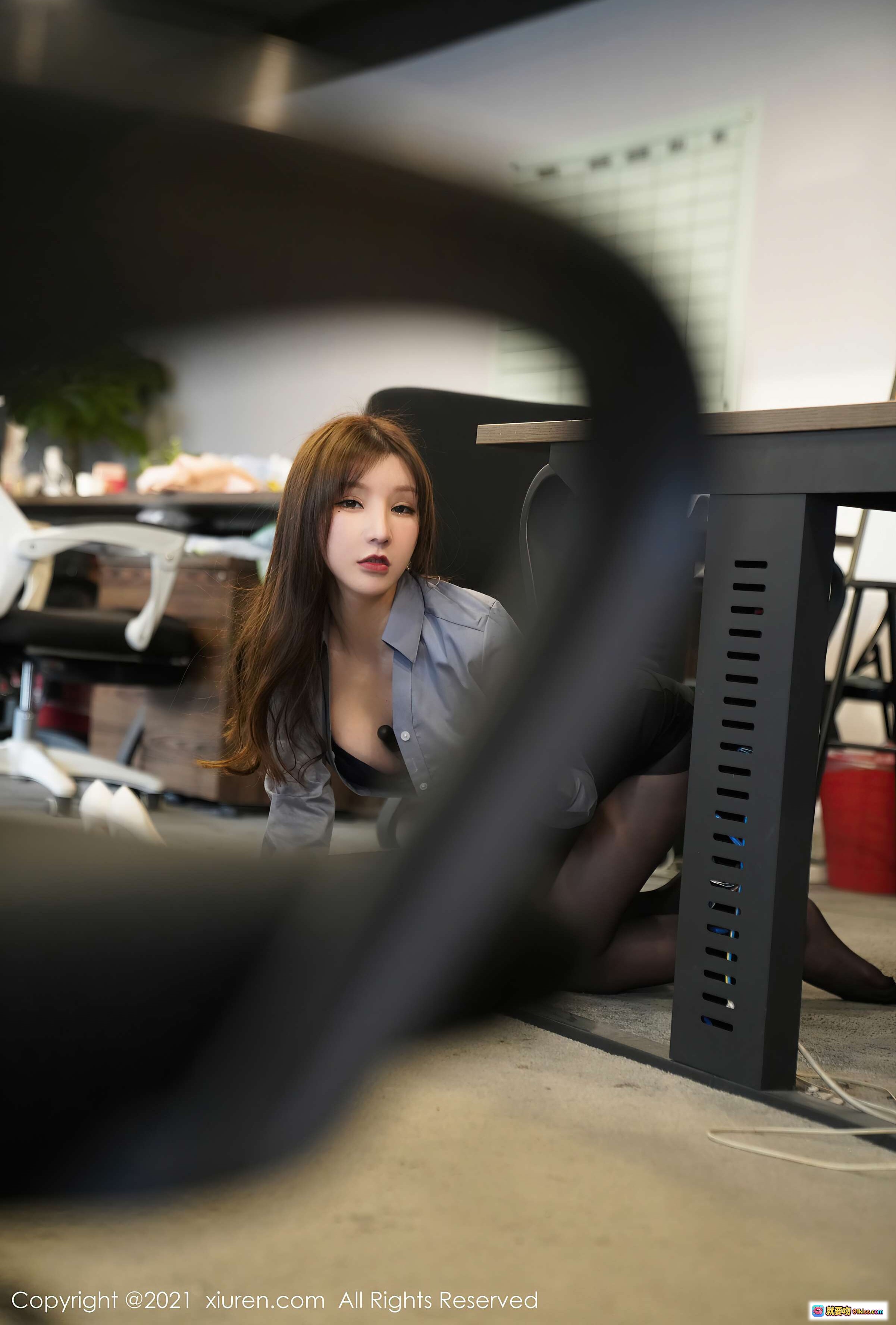 图片[9] - 周于希Sandy办公室白板教学写真｜消防培训主题｜灰色衬衫黑短裙丝袜美腿｜XIUREN秀人网2021.03.15 VOL.3203 - 就要吻