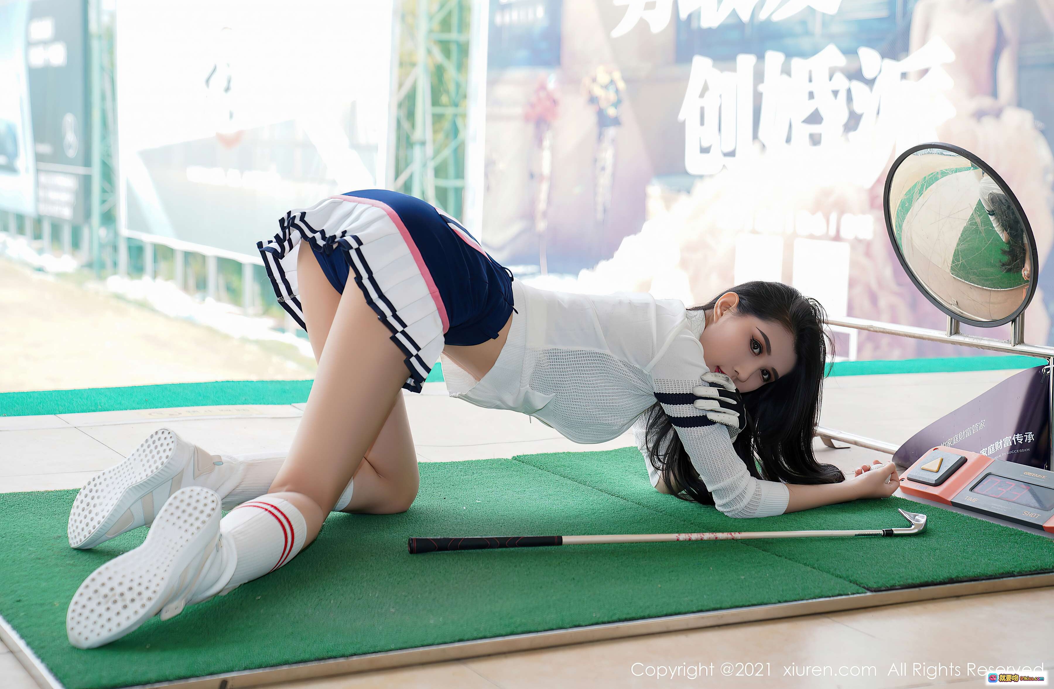 图片[8] - 葛征184cm高挑身材高尔夫球场写真｜白色长袖短裙运动风｜长发美腿白袜球杆造型｜XIUREN秀人网2021.04.07 VOL.3277 - 就要吻