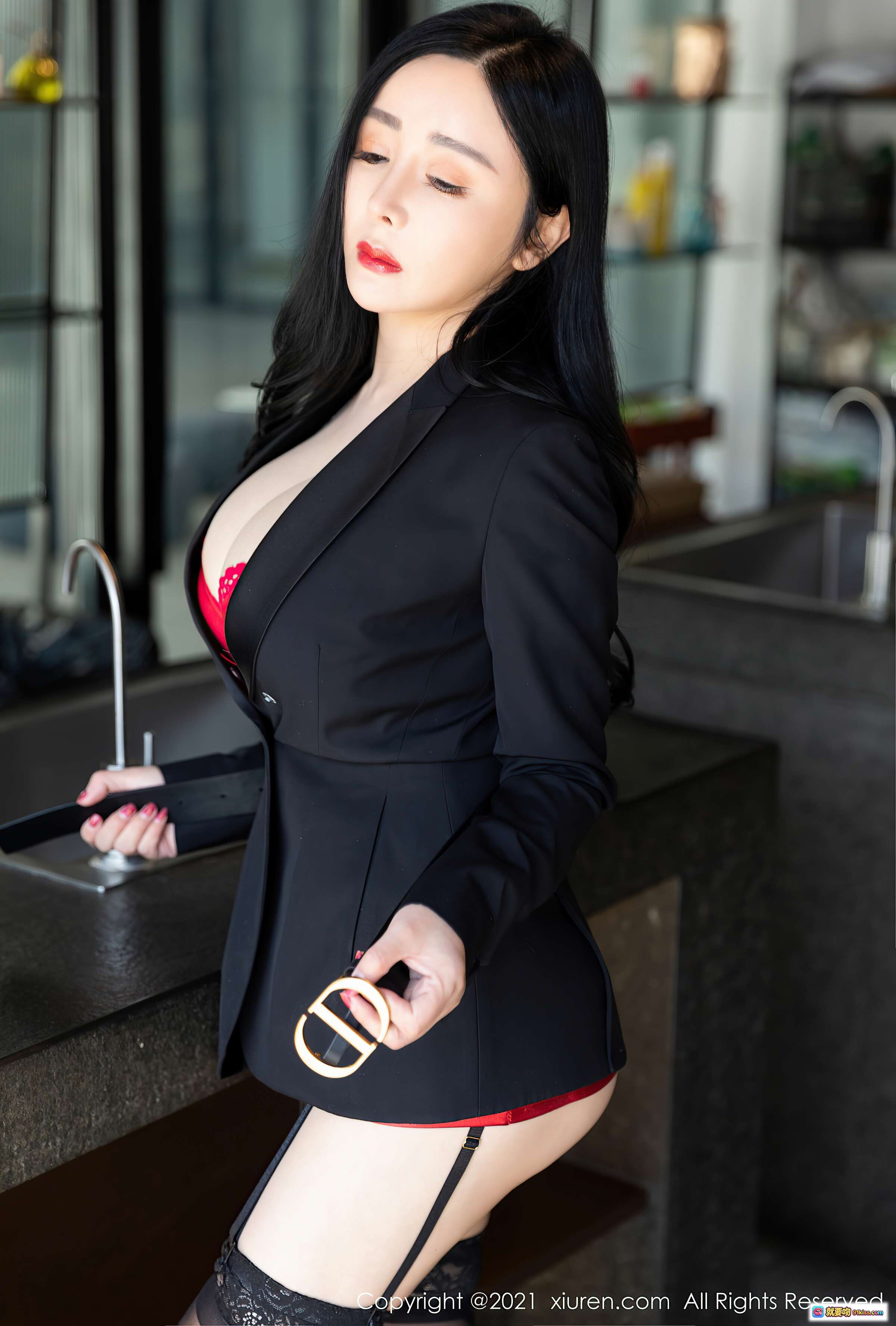 图片[1] - 允爾黑西装红内衣性感写真 – XIUREN秀人网2021.03.01 VOL.3148高清美图 - 就要吻